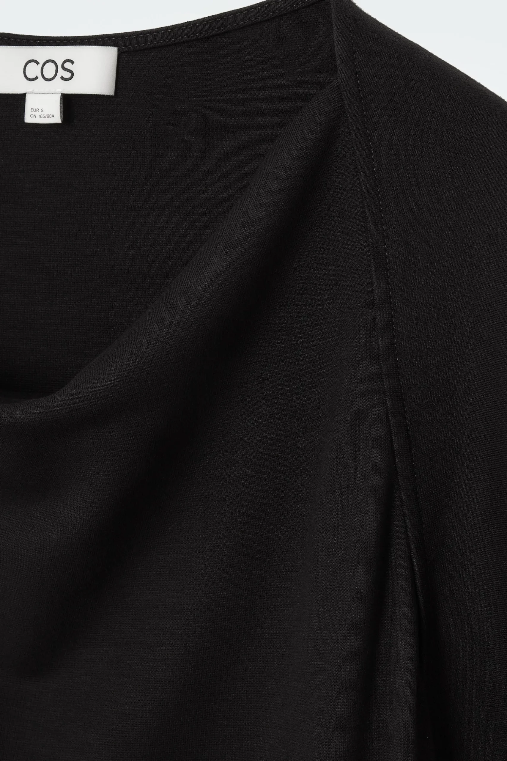 New COS ASYMETRYCZNY T-SHIRT Z LEJĄCYM DEKOLTEM