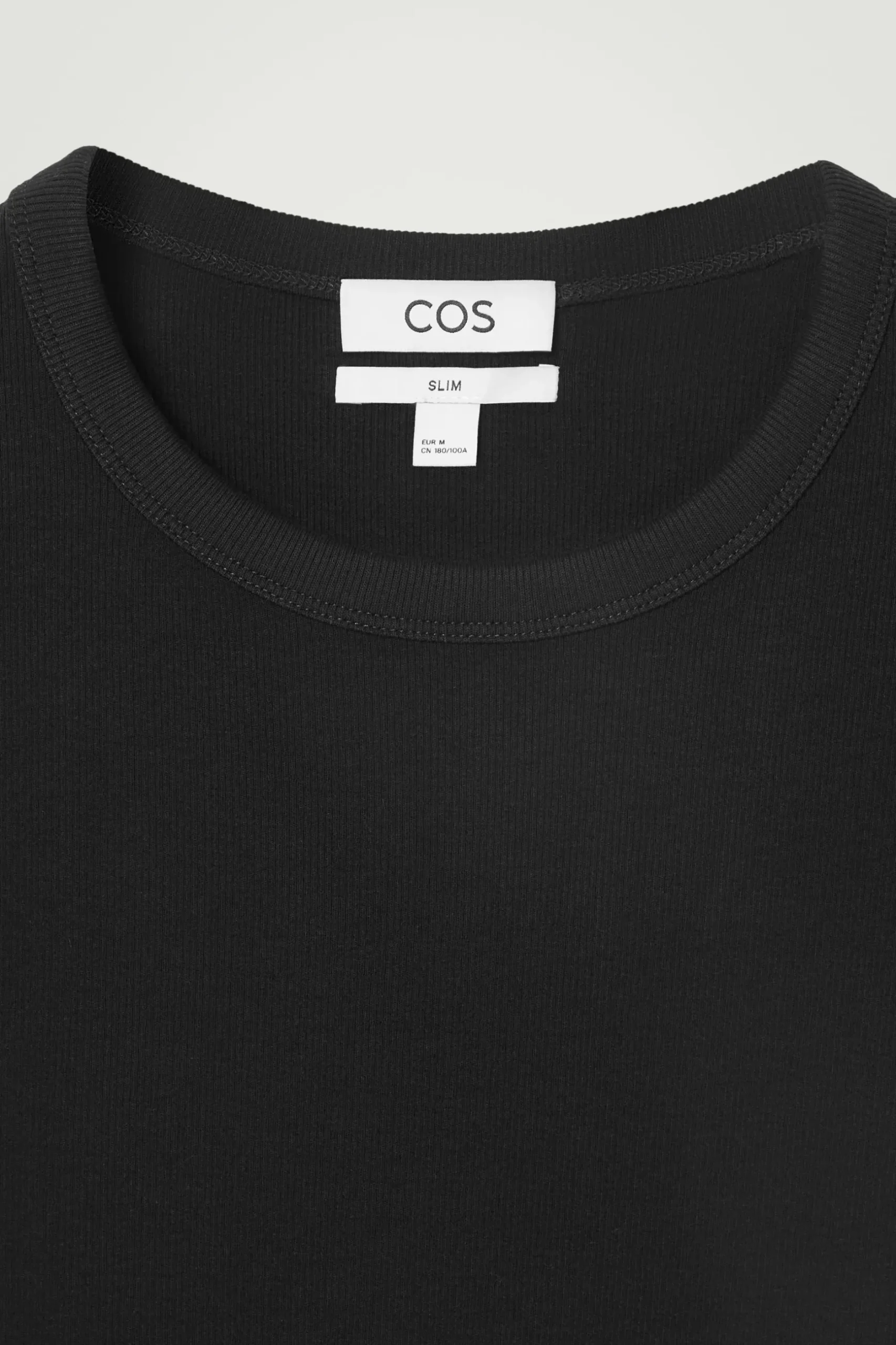 Outlet COS BAWEŁNIANY T-SHIRT O DOPASOWANYM KROJU
