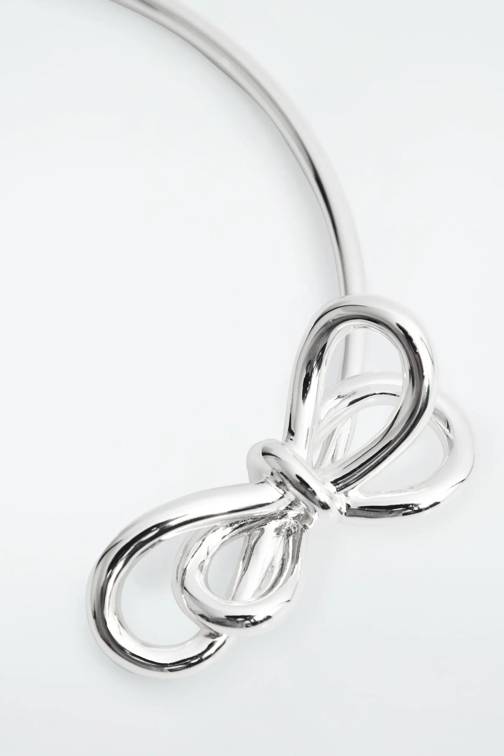 Clearance COS CHOKER Z KOKARDKAMI Srebrzysty