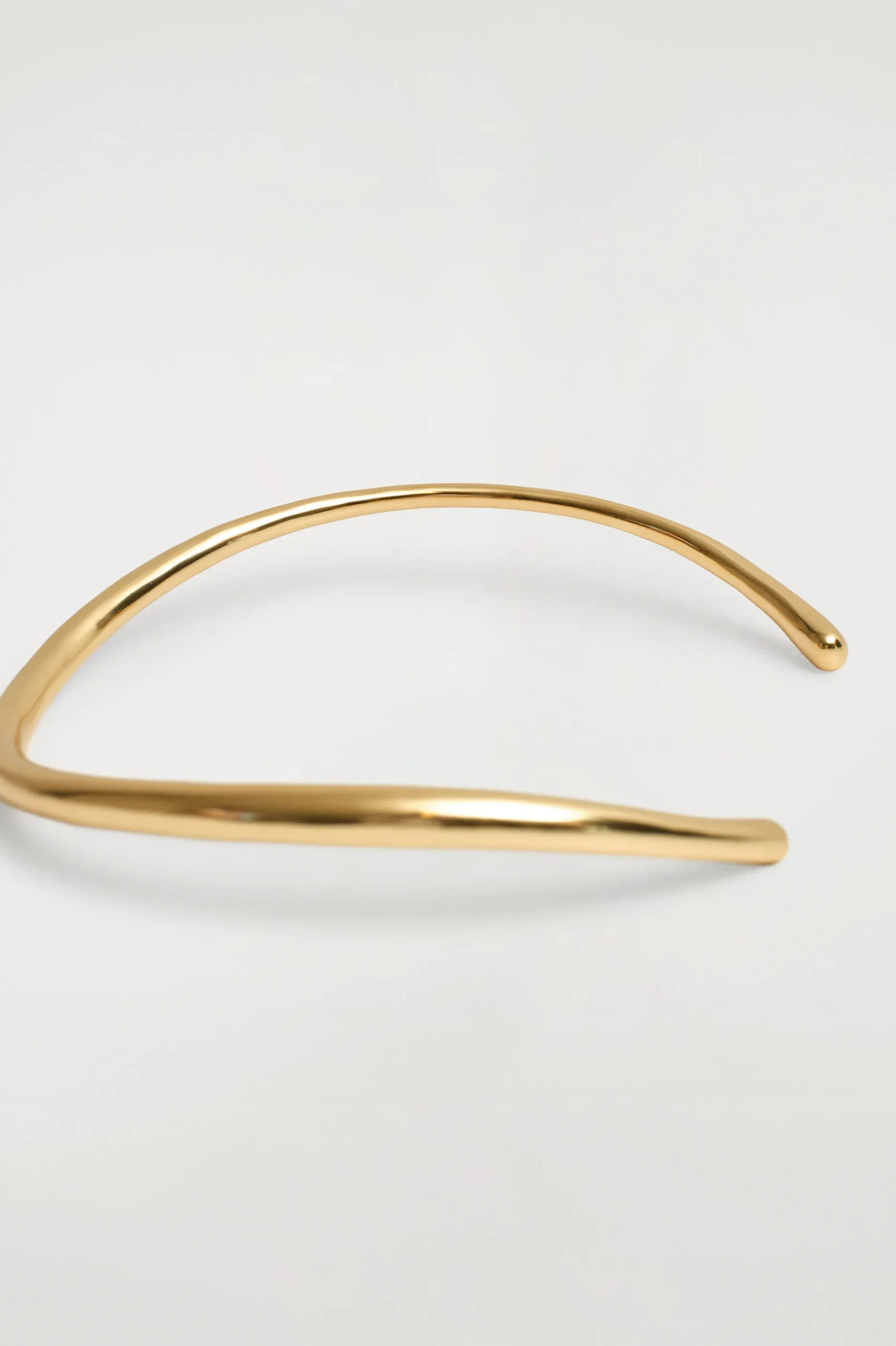 Fashion COS CURVED CUFF NECKLACE Złocisty