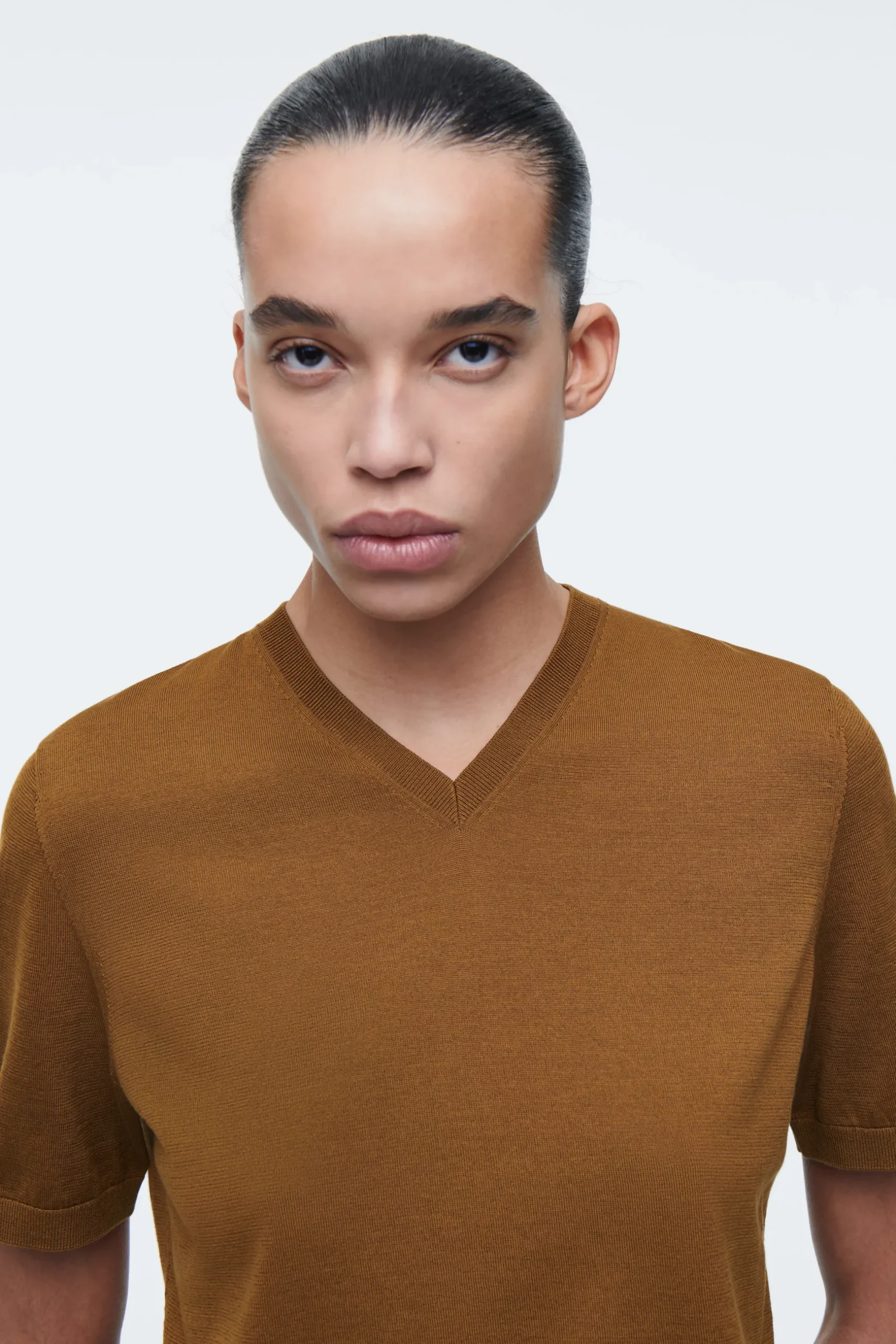 Discount COS DZIANINOWY T-SHIRT Z DEKOLTEM W KSZTAŁCIE LITERY V
