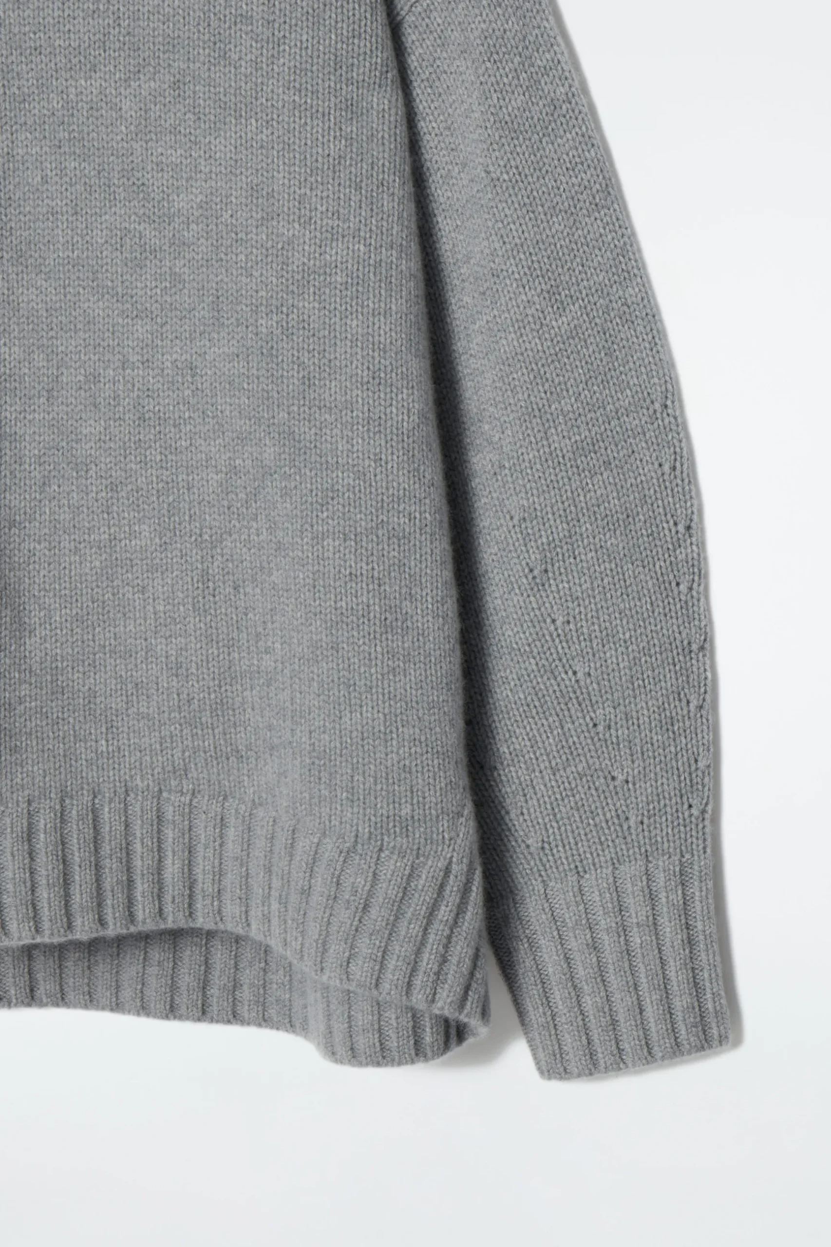 Best COS GRUBY SWETER Z CZYSTEGO KASZMIRU