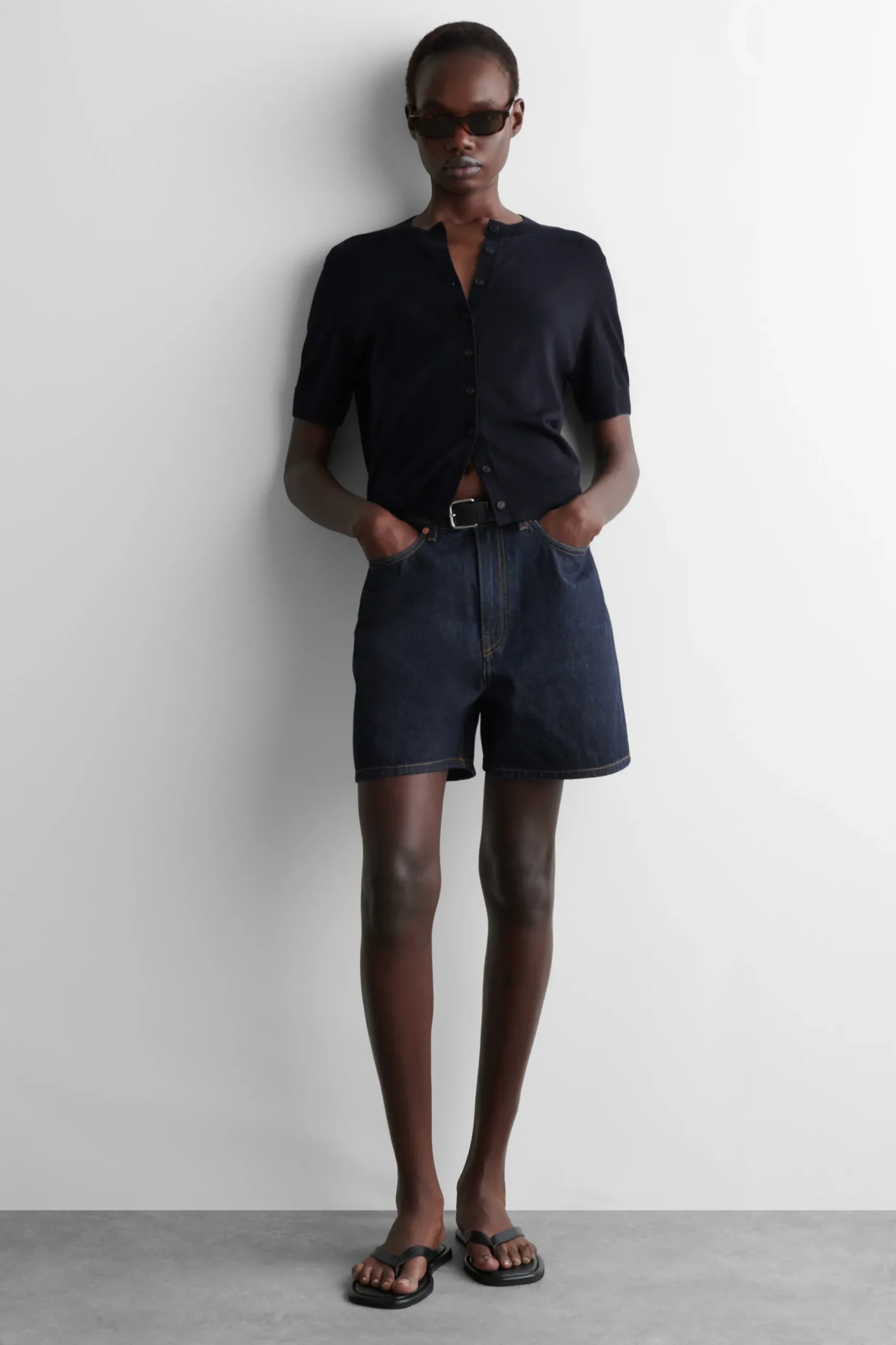 New COS JEANSOWE SZORTY Z WYSOKIM STANEM