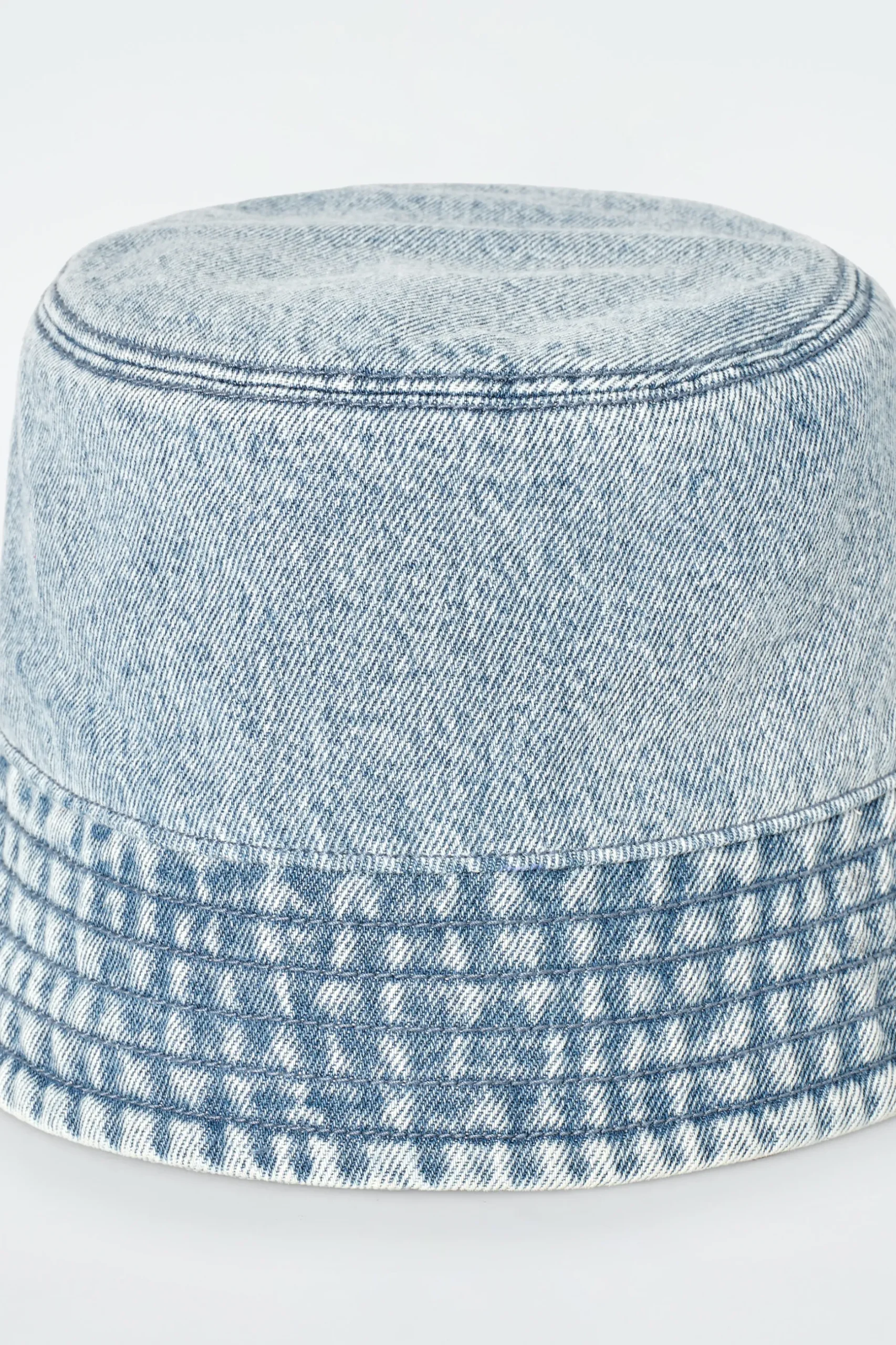 Outlet COS JEANSOWY KAPELUSZ TYPU BUCKET Jasnoniebieski