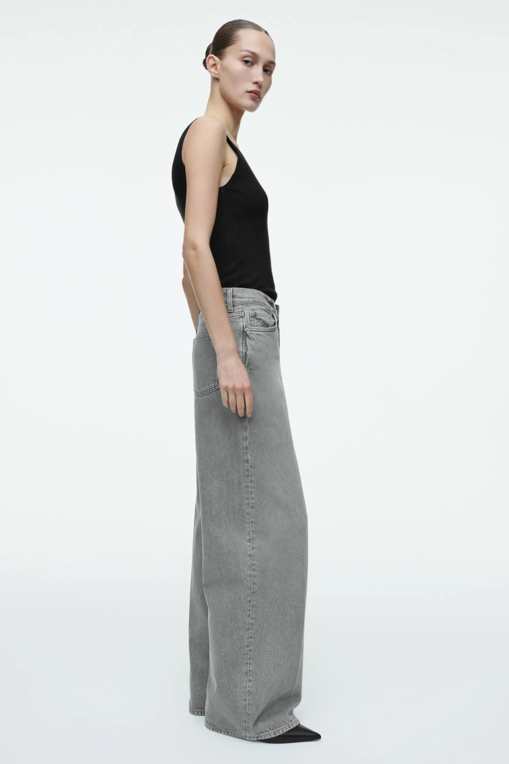 Outlet COS JEANSY „TIDE” Z SZEROKIMI NOGAWKAMI