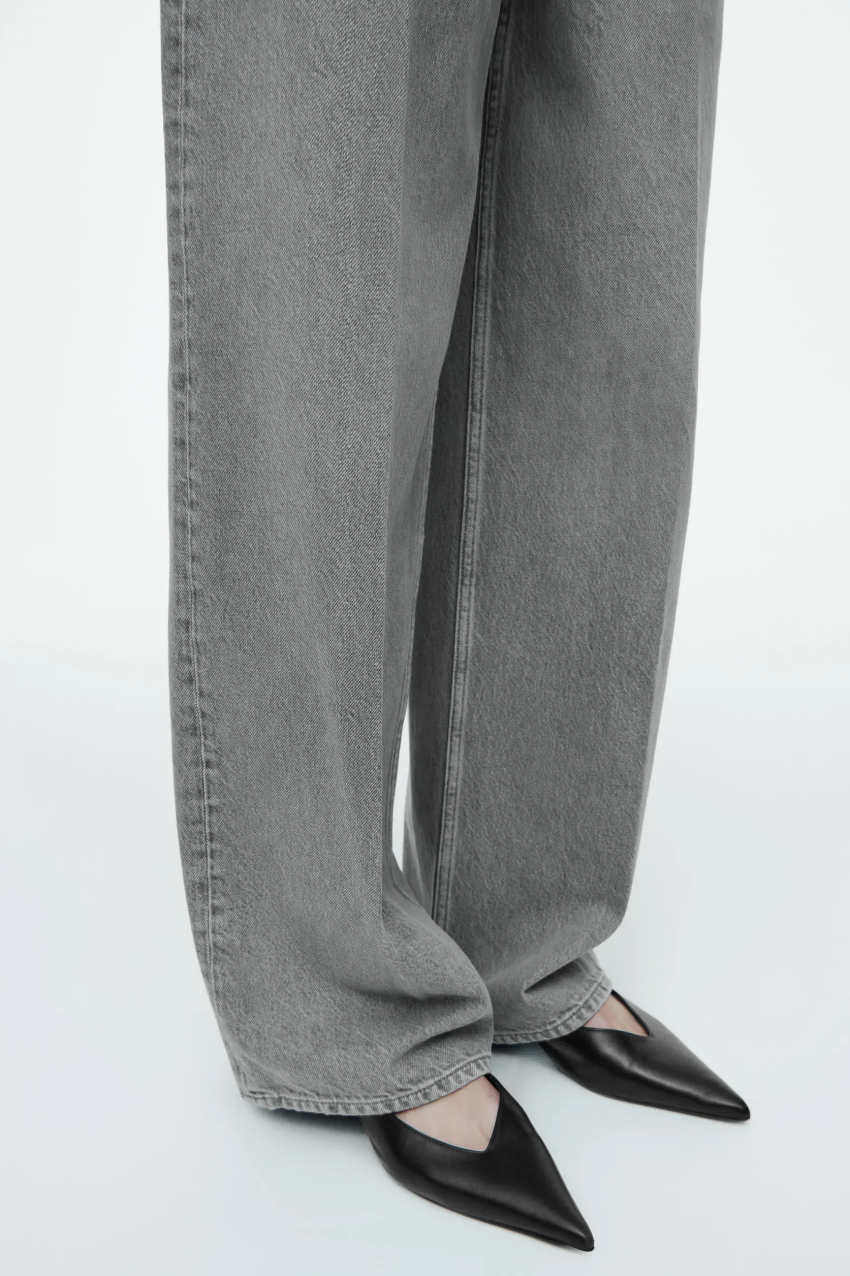 Outlet COS JEANSY „TIDE” Z SZEROKIMI NOGAWKAMI