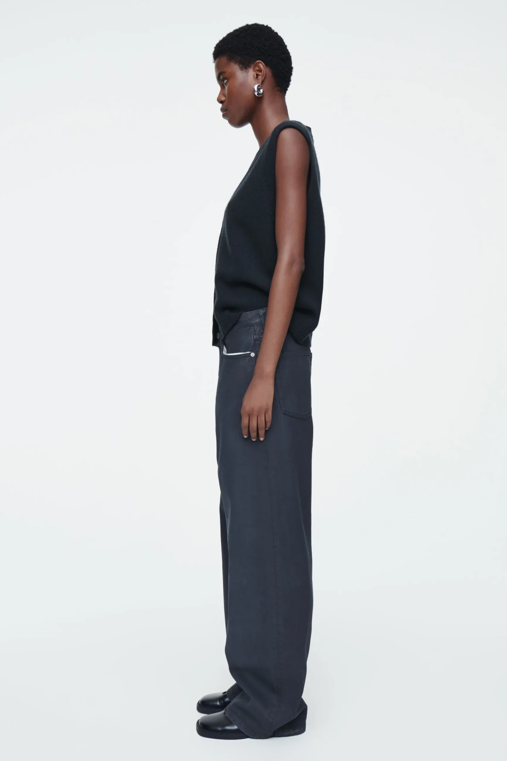 Sale COS JEANSY „VOLUME” Z SZEROKIMI NOGAWKAMI