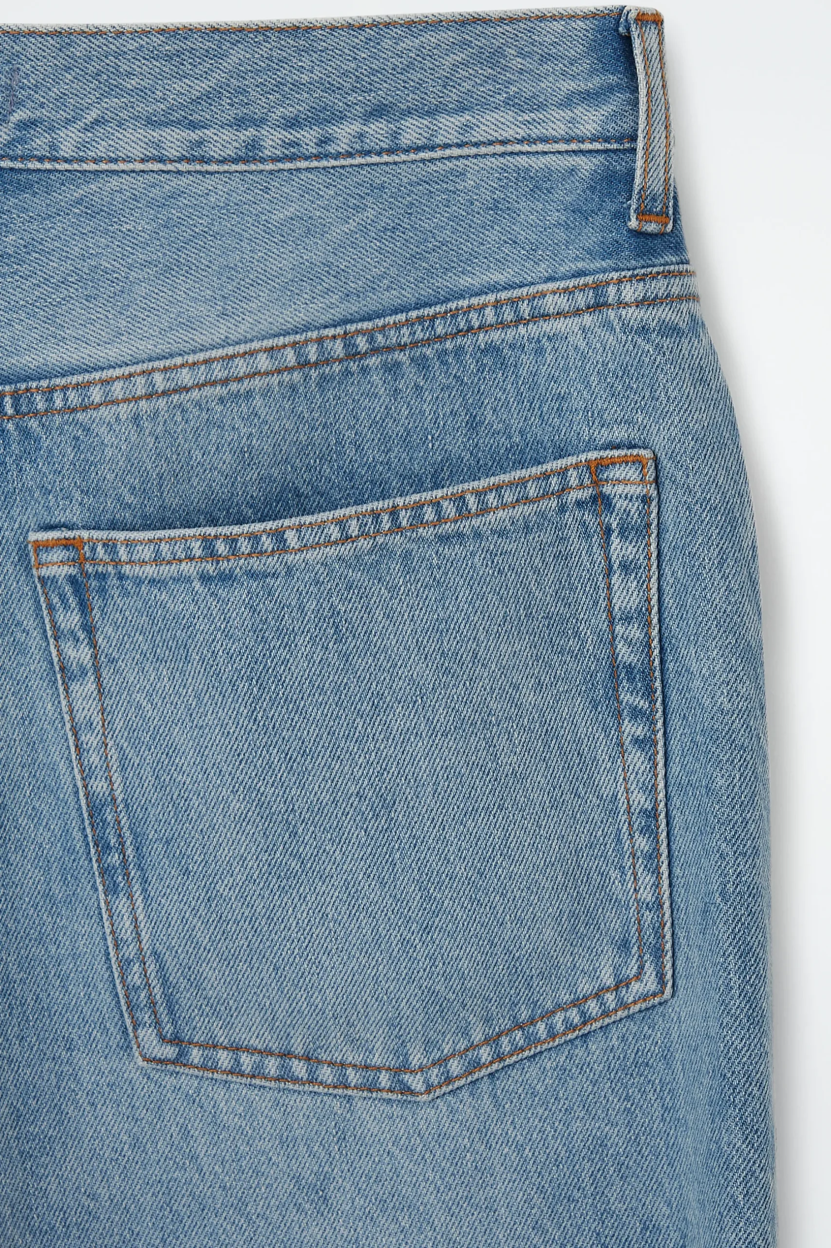 Outlet COS JEANSY „VOLUME” Z SZEROKIMI NOGAWKAMI