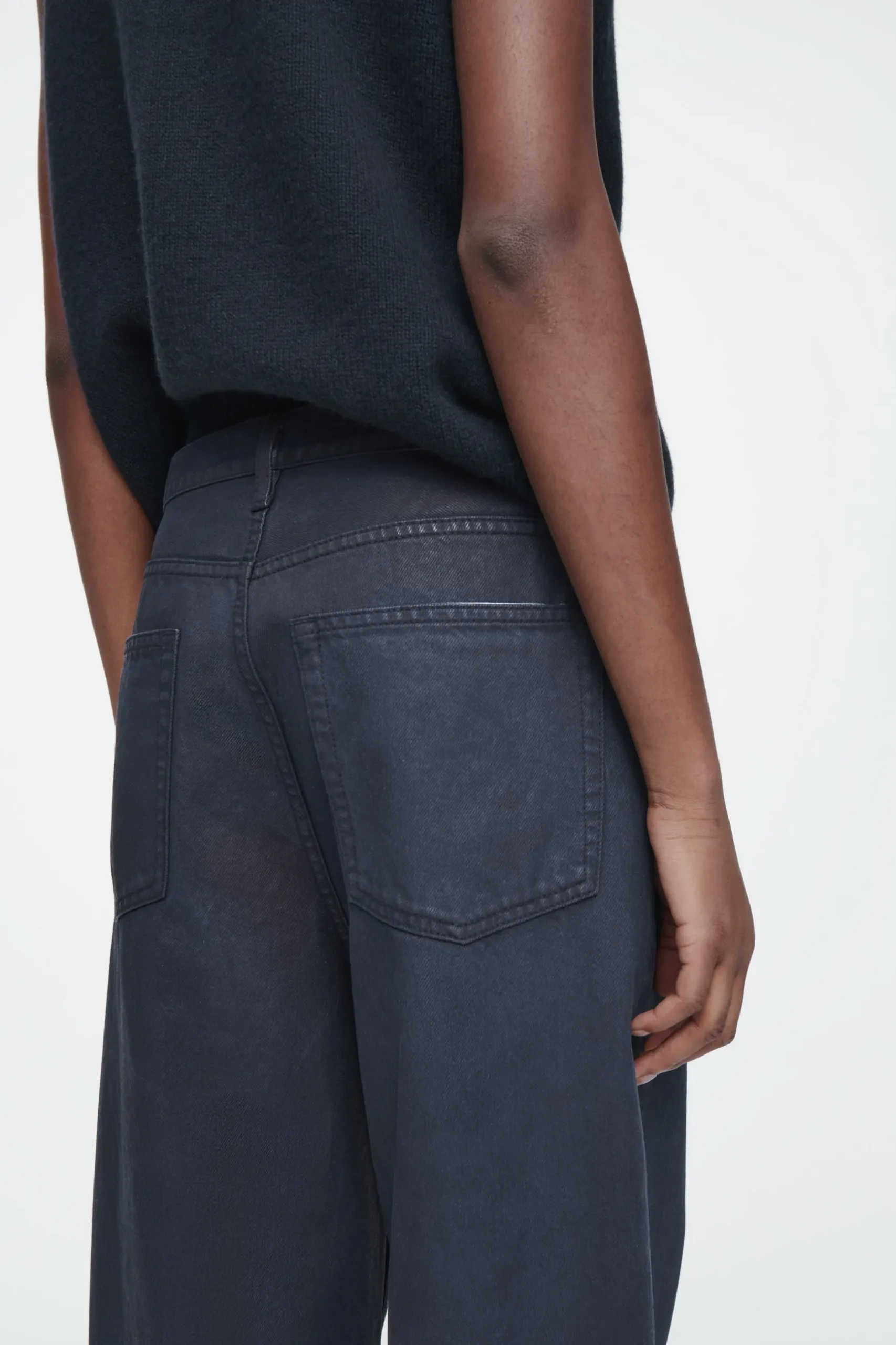 Sale COS JEANSY „VOLUME” Z SZEROKIMI NOGAWKAMI