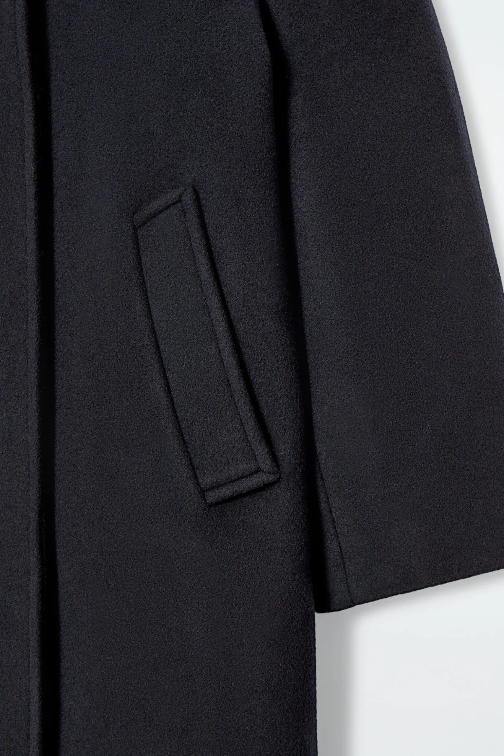 Outlet COS JEDNORZĘDOWY WEŁNIANY PŁASZCZ – OVERSIZED FIT