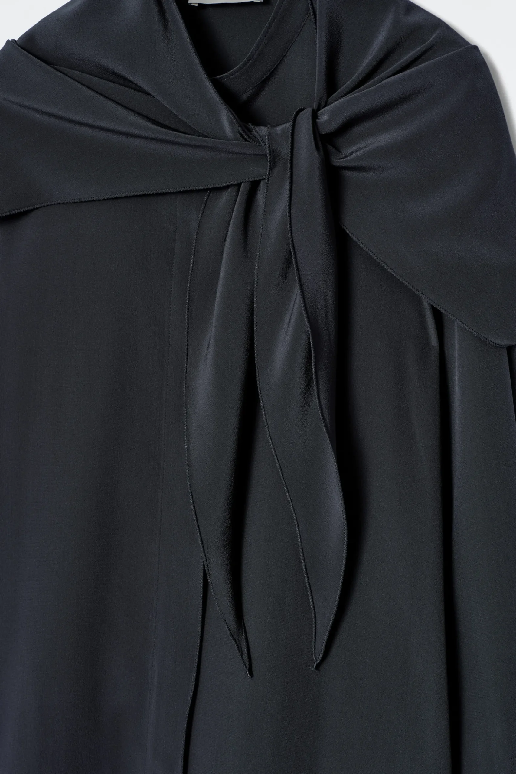 Fashion COS JEDWABNA KOSZULA Z SZALOWYM KOŁNIERZEM