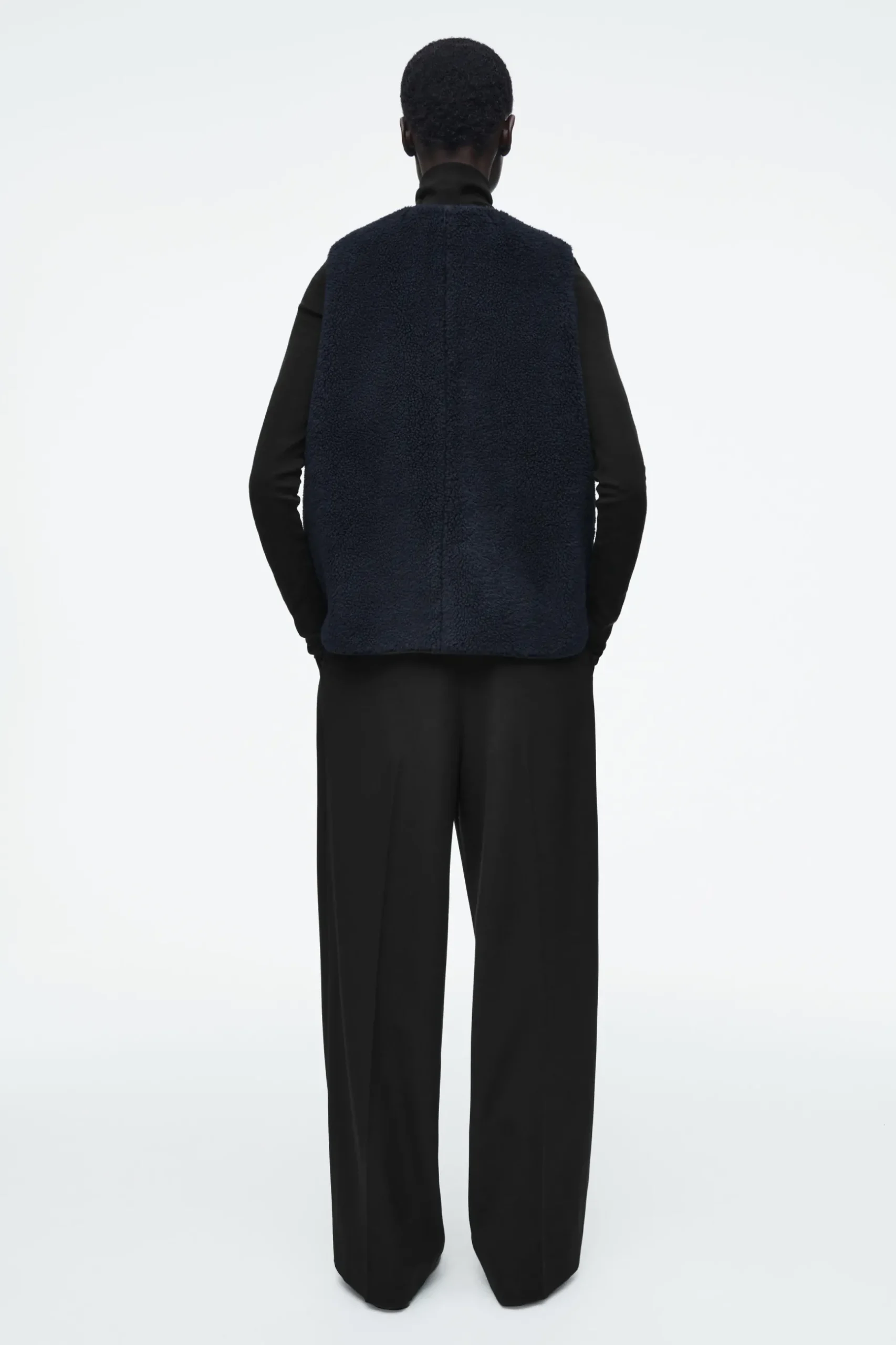 Sale COS KAMIZELKA Z IMITACJI KOŻUSZKA – OVERSIZED FIT