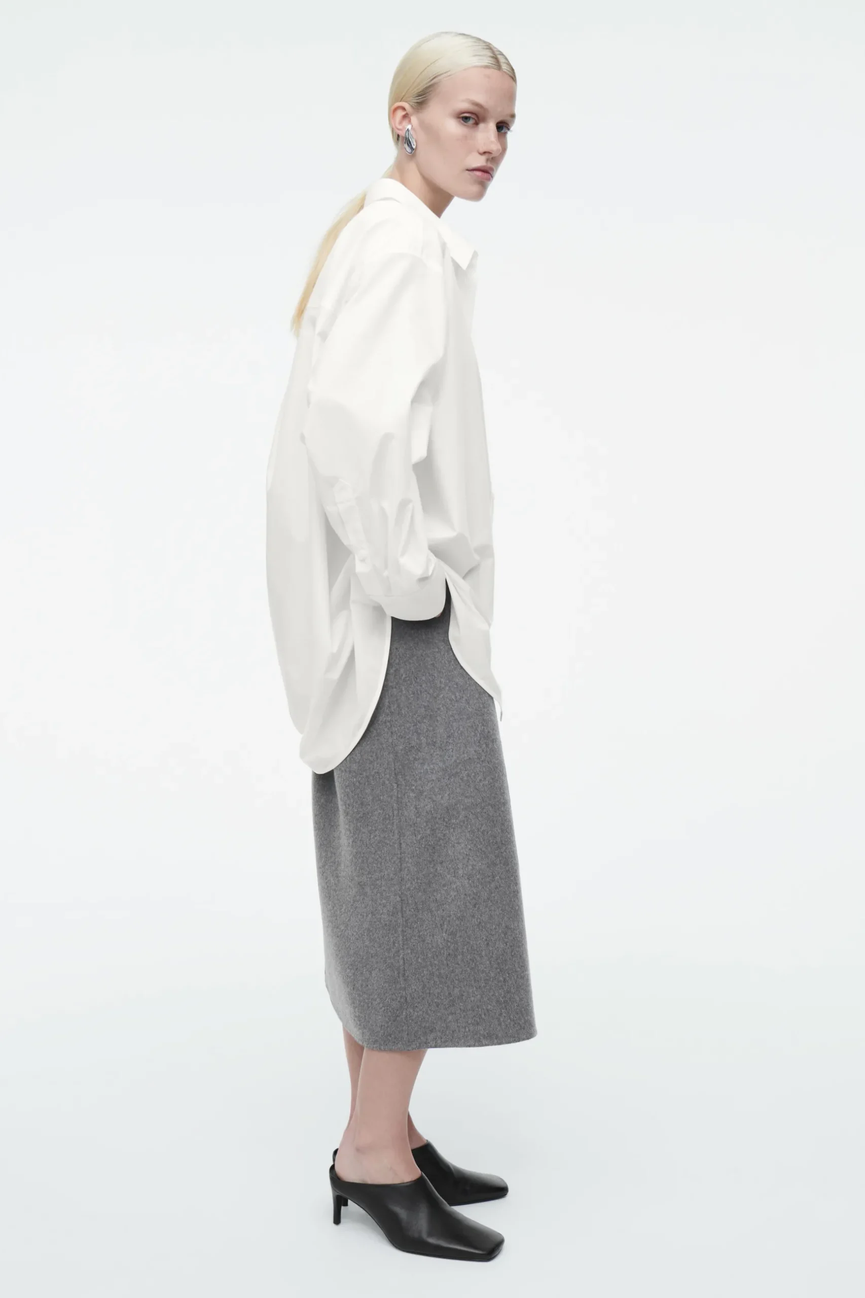 Fashion COS KOSZULA OVERSIZE Z ZAKRZYWIONYM DOŁEM