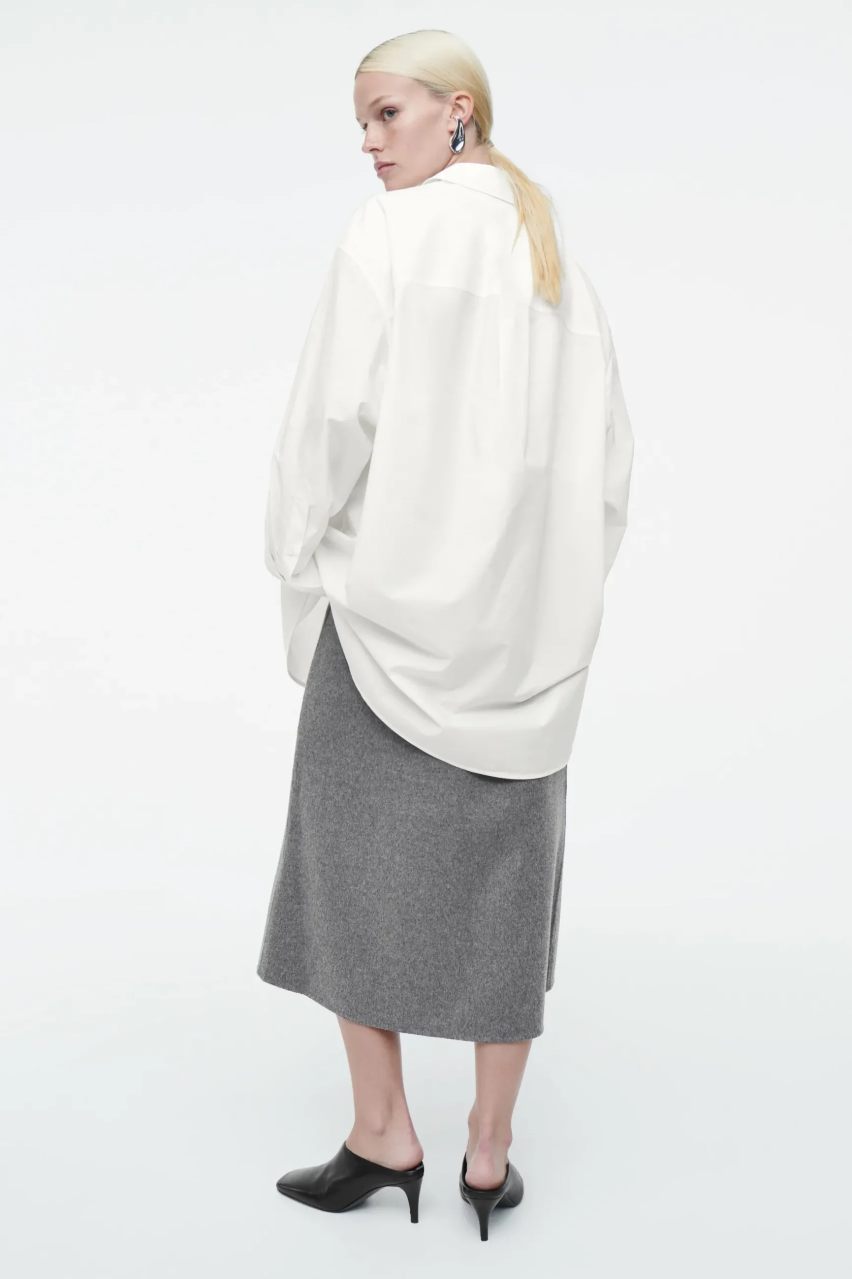 Fashion COS KOSZULA OVERSIZE Z ZAKRZYWIONYM DOŁEM