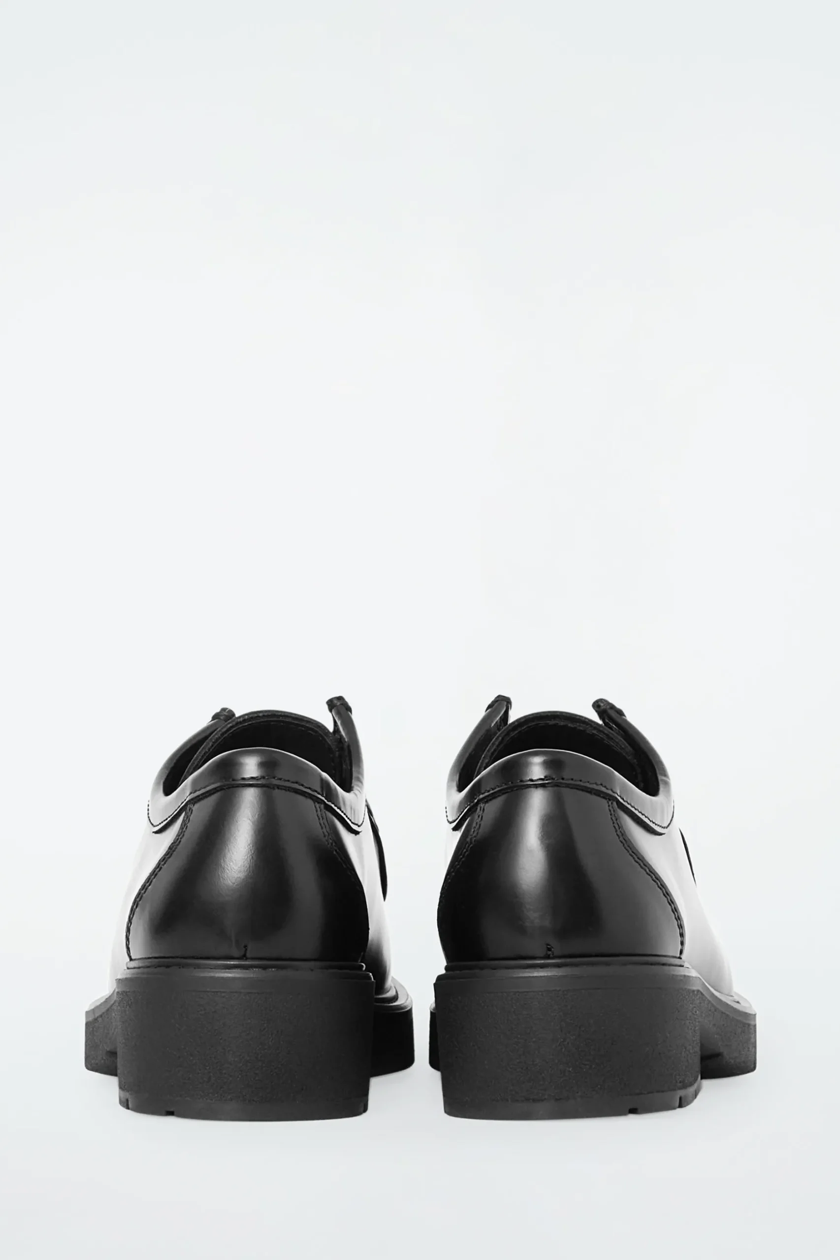 Online COS MASYWNE SKÓRZANE BUTY ZE SZNUROWANIEM Czarny