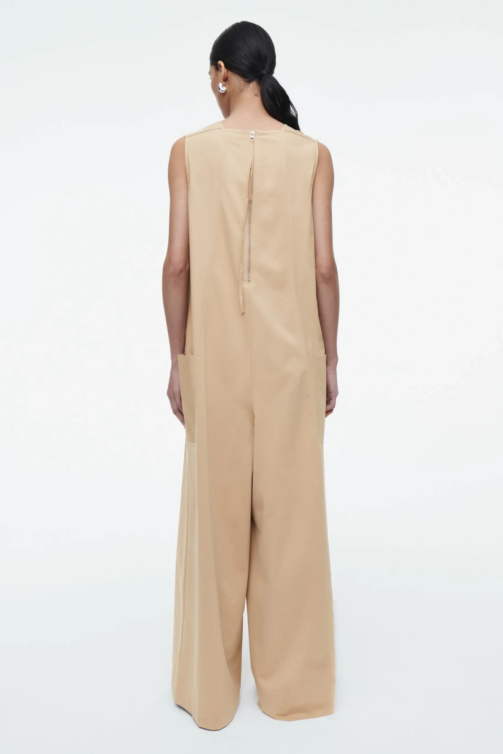 Outlet COS OVERSIZE'OWY KOMBINEZON Z DEKOLTEM W SEREK