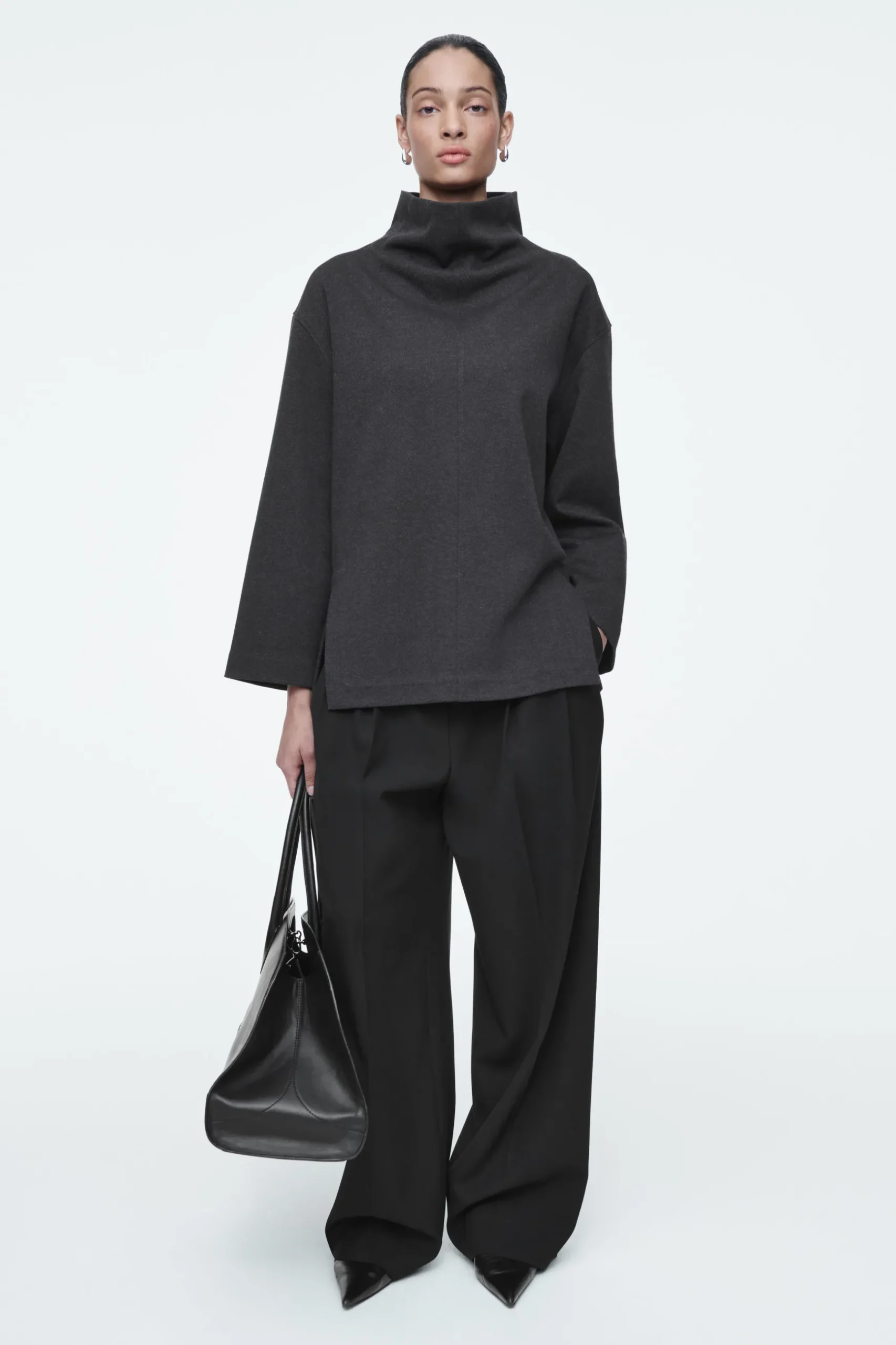 Online COS OVERSIZE'OWY TOP W JODEŁKĘ Z WYSOKIM KOŁNIERZEM