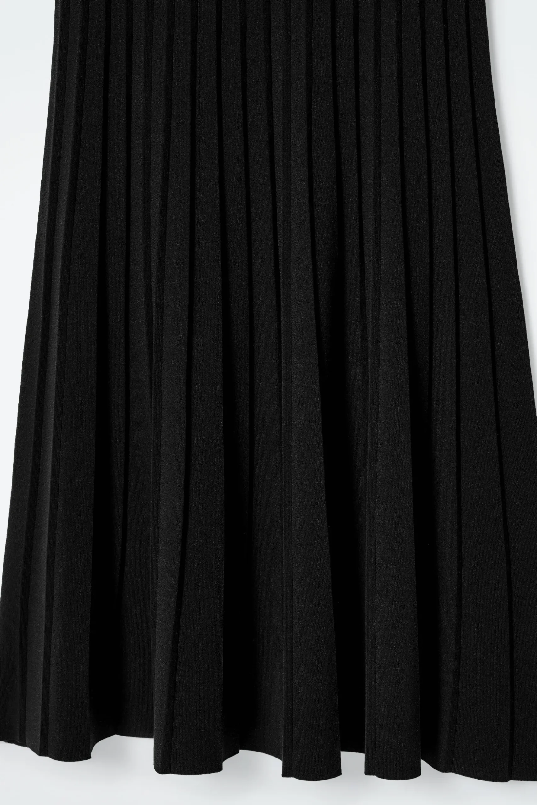 Discount COS PLISOWANA SUKIENKA MAXI Z DZIANINY