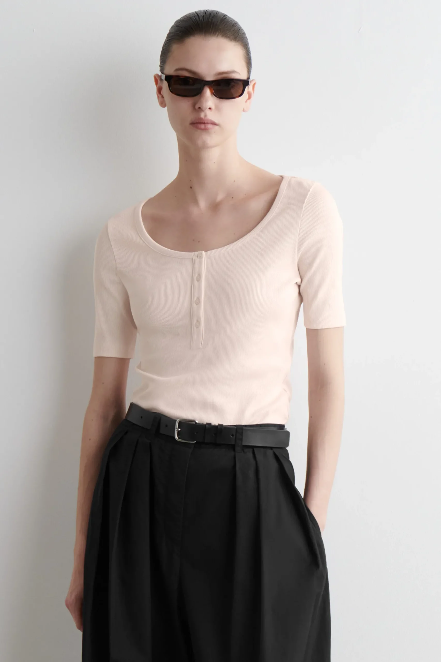 Clearance COS PRĄŻKOWANA KOSZULKA HENLEY
