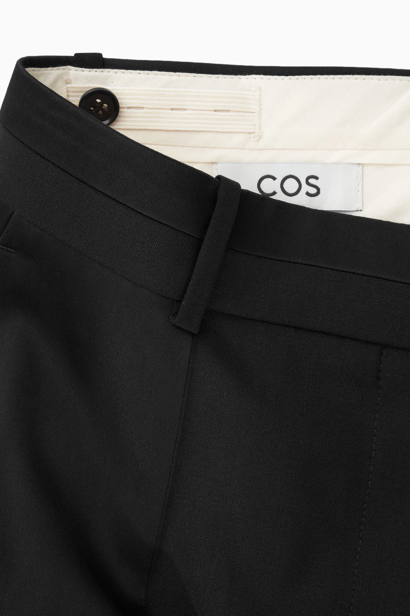 Outlet COS PROSTE SPODNIE Z SATYNOWYMI PANELAMI – REGULAR FIT