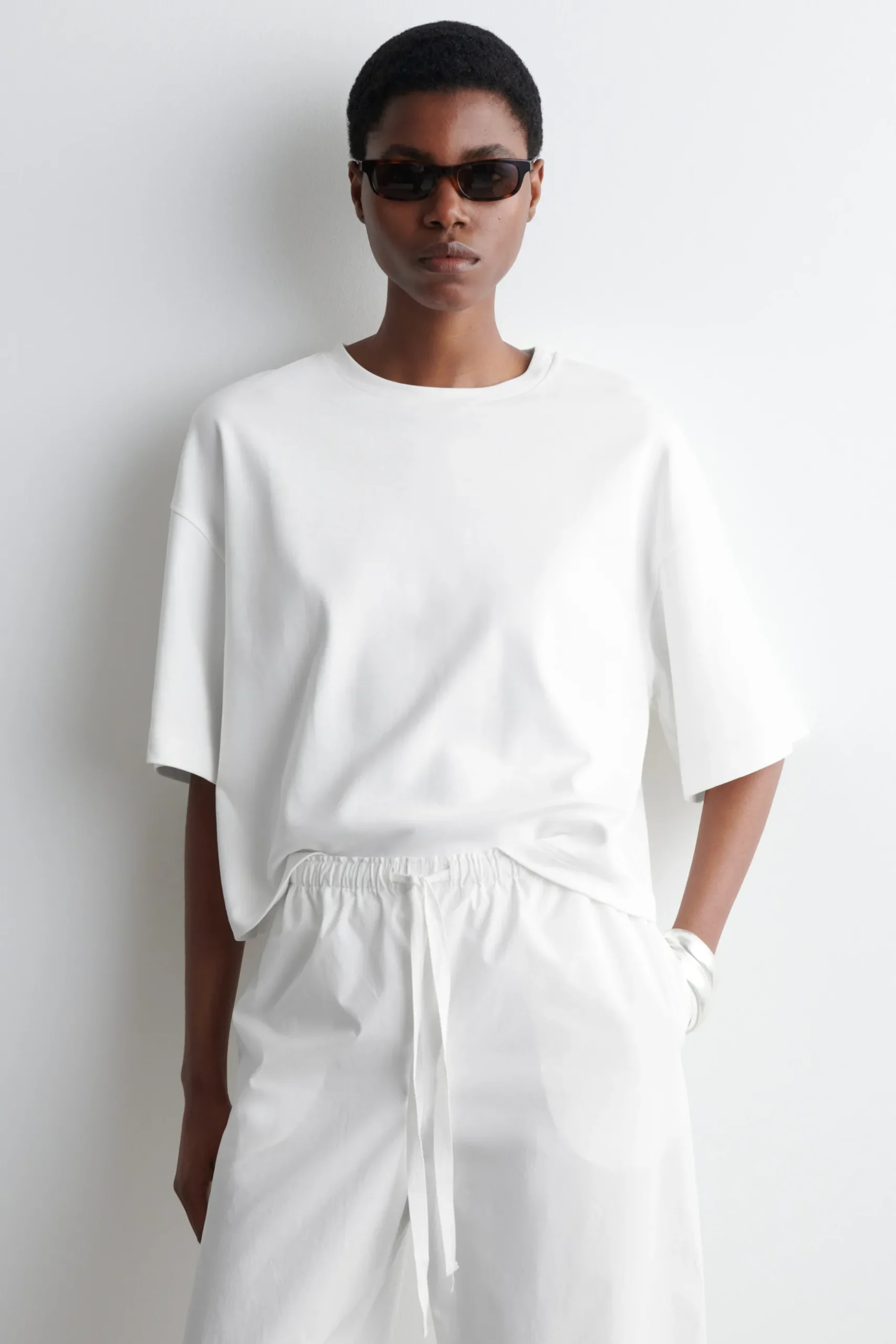 Clearance COS PUDEŁKOWY T-SHIRT OVERSIZE
