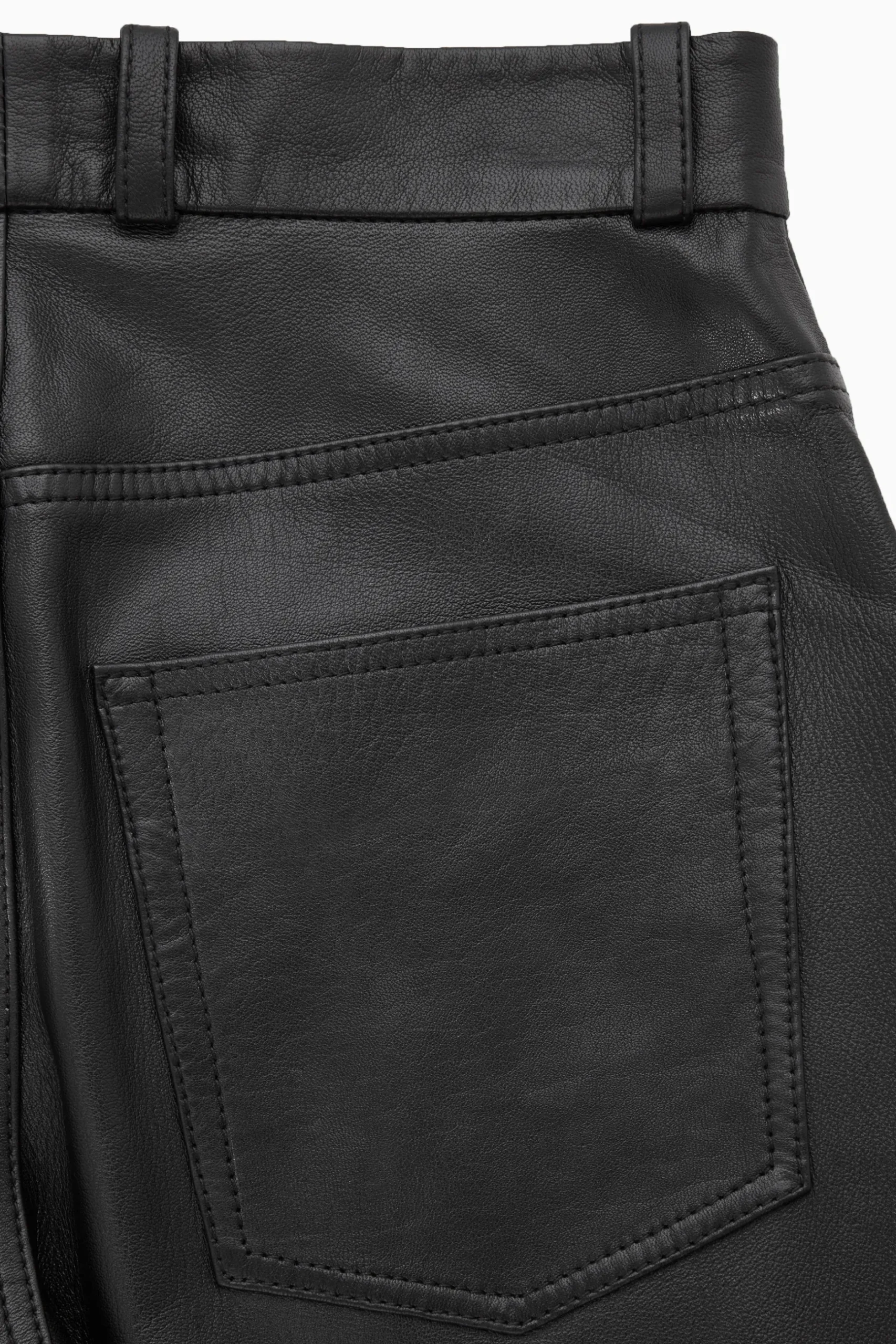 Sale COS ROZSZERZANE SKÓRZANE SPODNIE – SLIM FIT