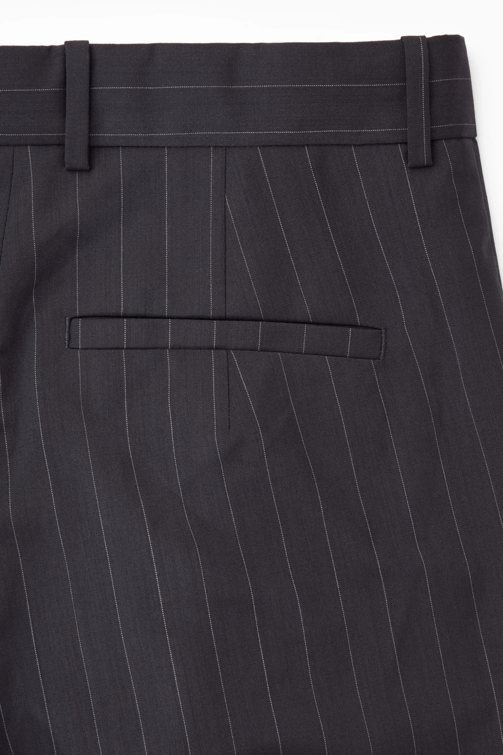 Outlet COS ROZSZERZANE WEŁNIANE SPODNIE – REGULAR FIT