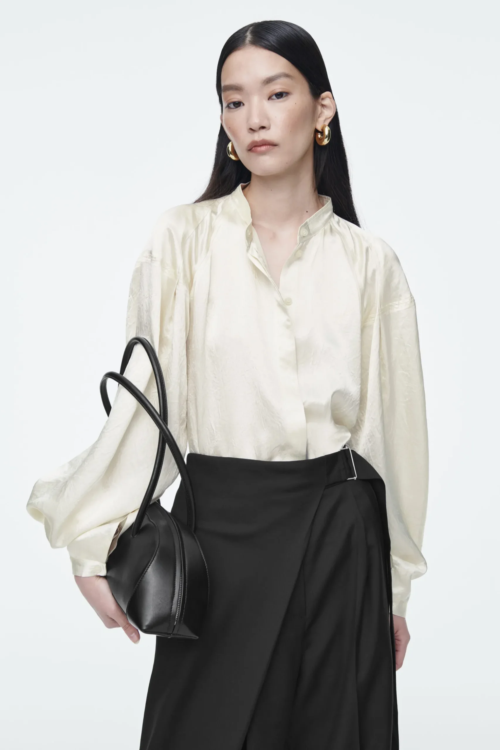 Clearance COS SATYNOWA KOSZULA Z PLISOWANIAMI – RELAXED FIT