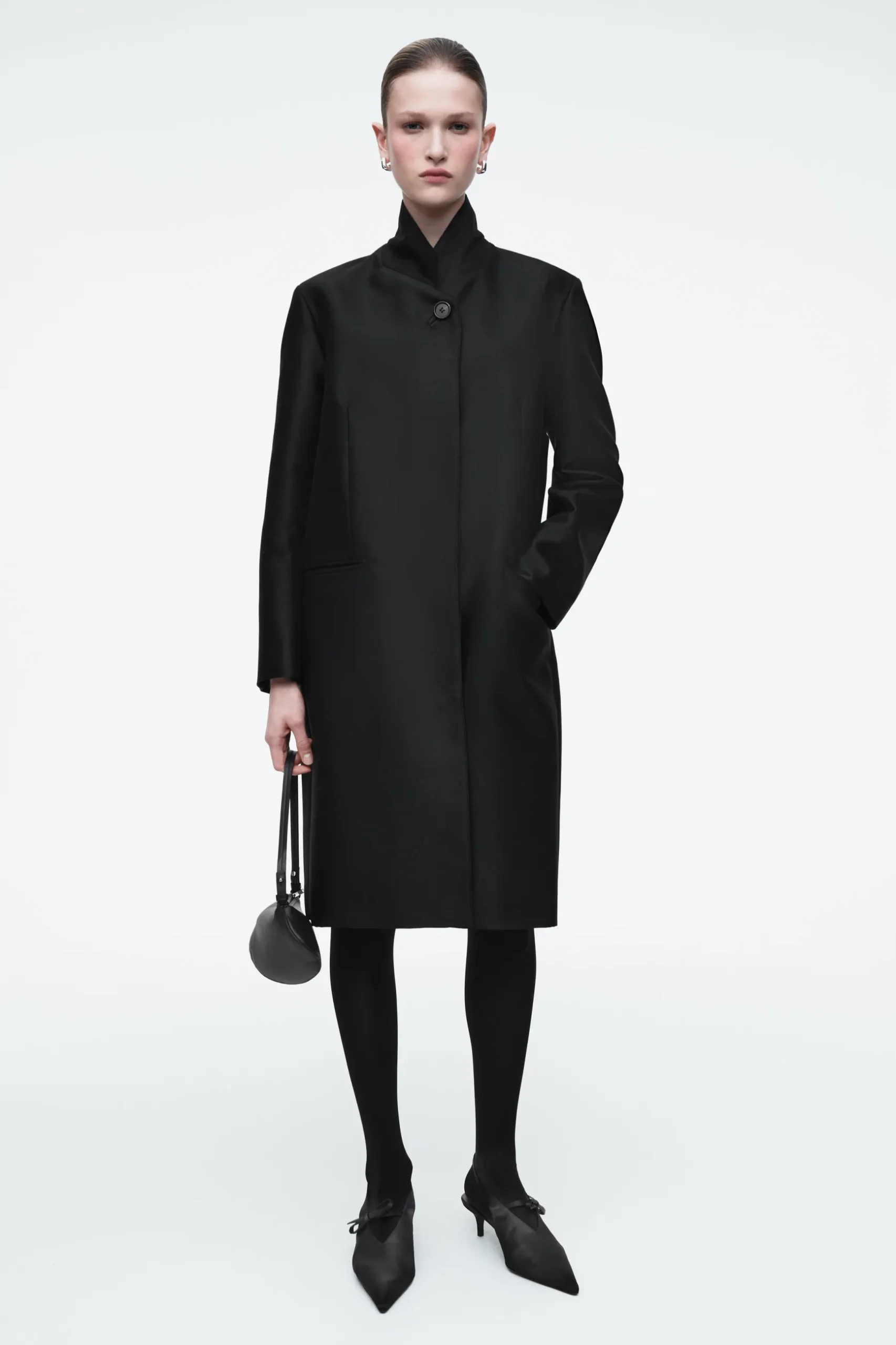 Fashion COS SATYNOWE CZÓŁENKA Z ODSŁONIĘTĄ PIĘTĄ Z KOKARDKAMI Czarny