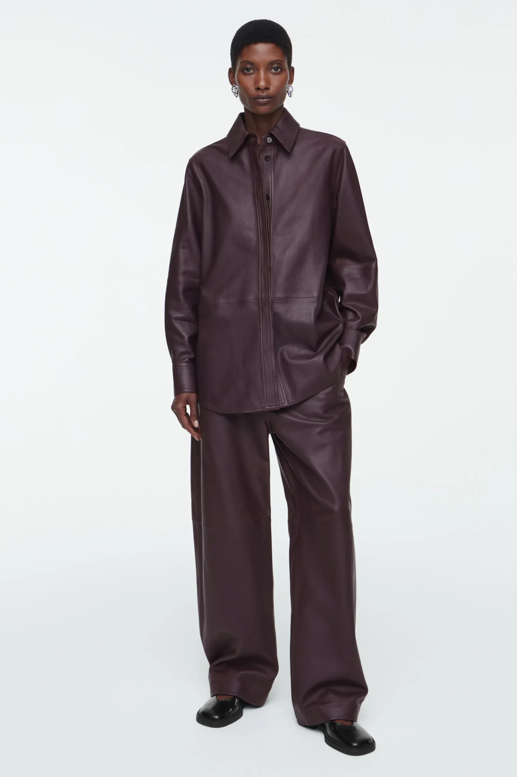 Hot COS SKÓRZANA KOSZULA Z PRZESZYCIAMI – RELAXED FIT