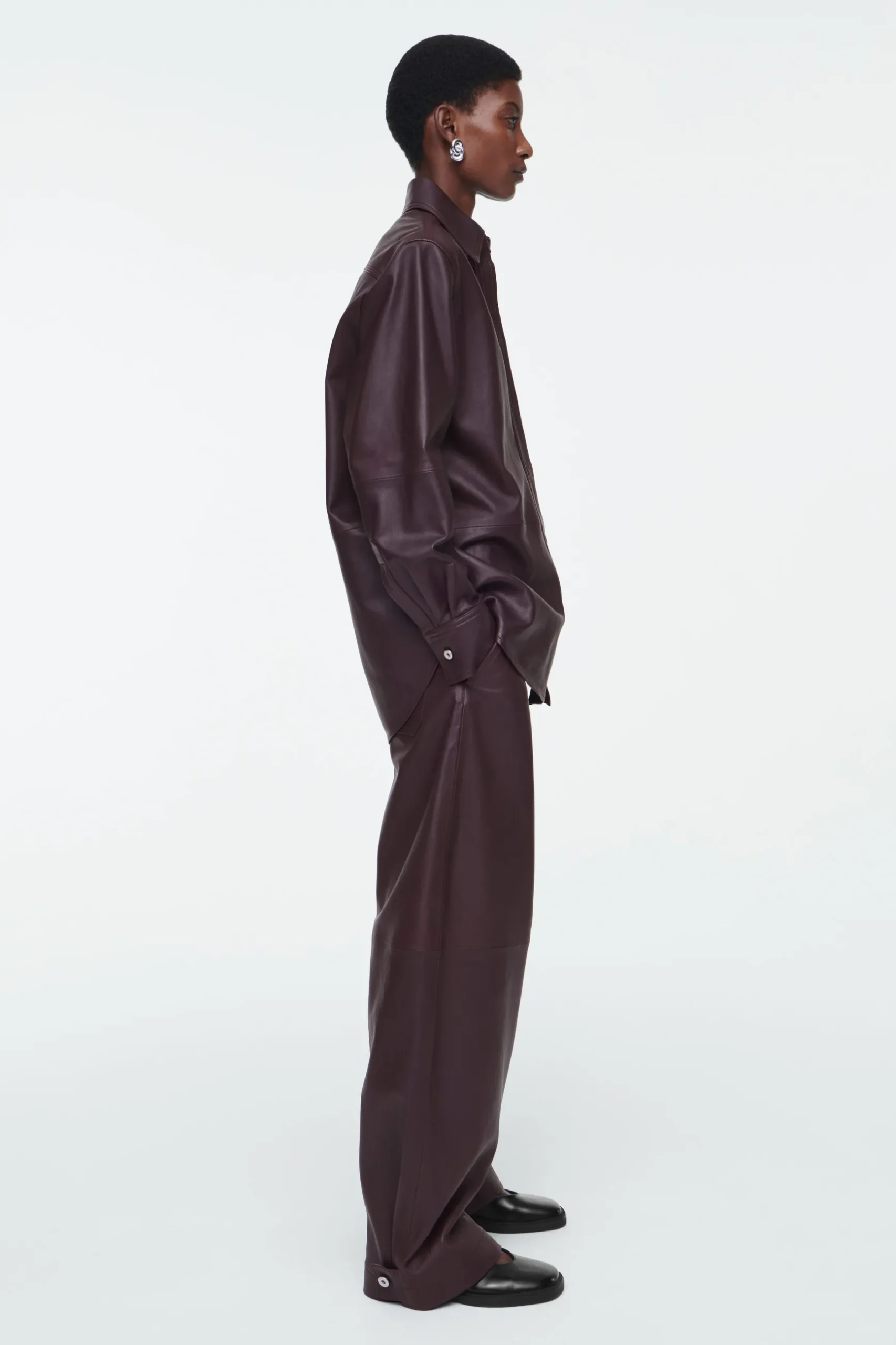 Hot COS SKÓRZANA KOSZULA Z PRZESZYCIAMI – RELAXED FIT