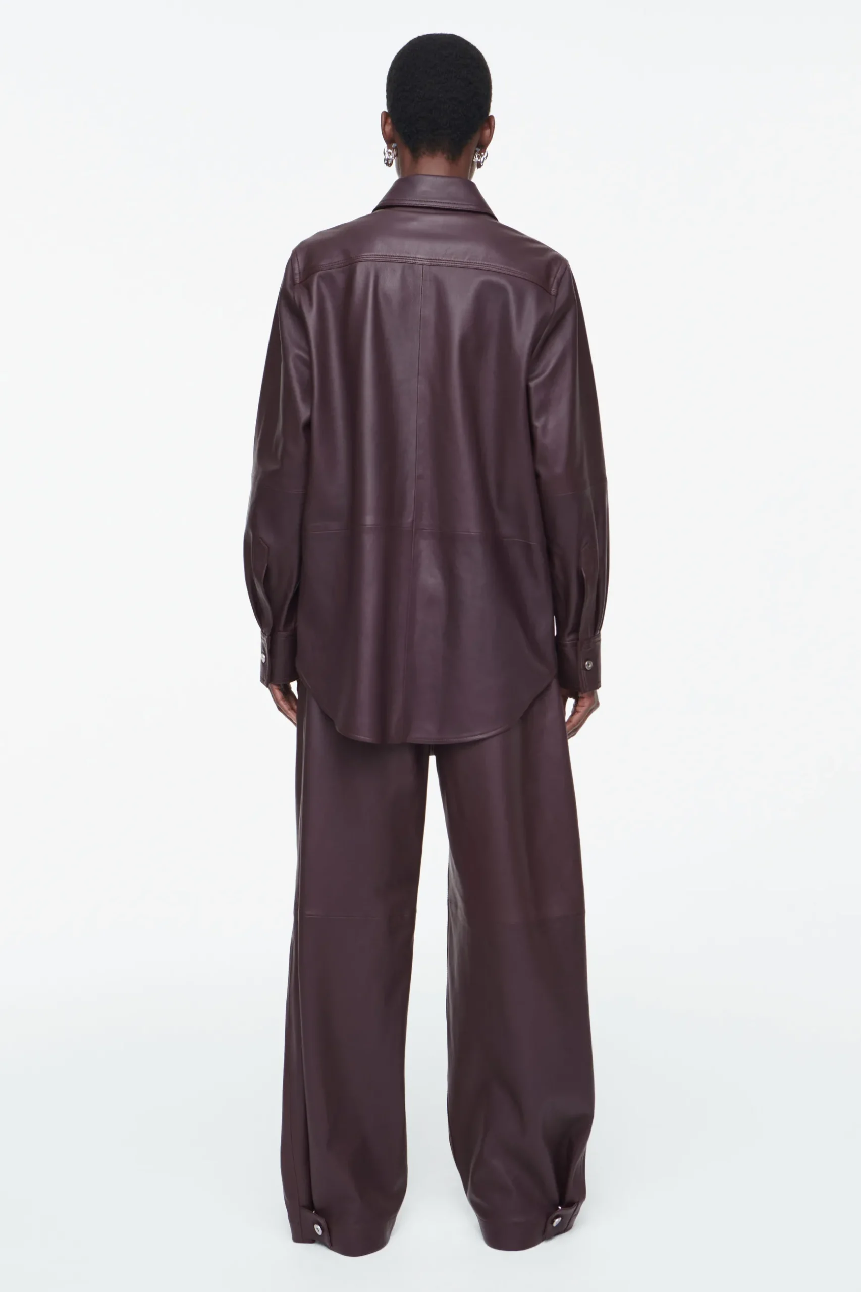 Hot COS SKÓRZANA KOSZULA Z PRZESZYCIAMI – RELAXED FIT