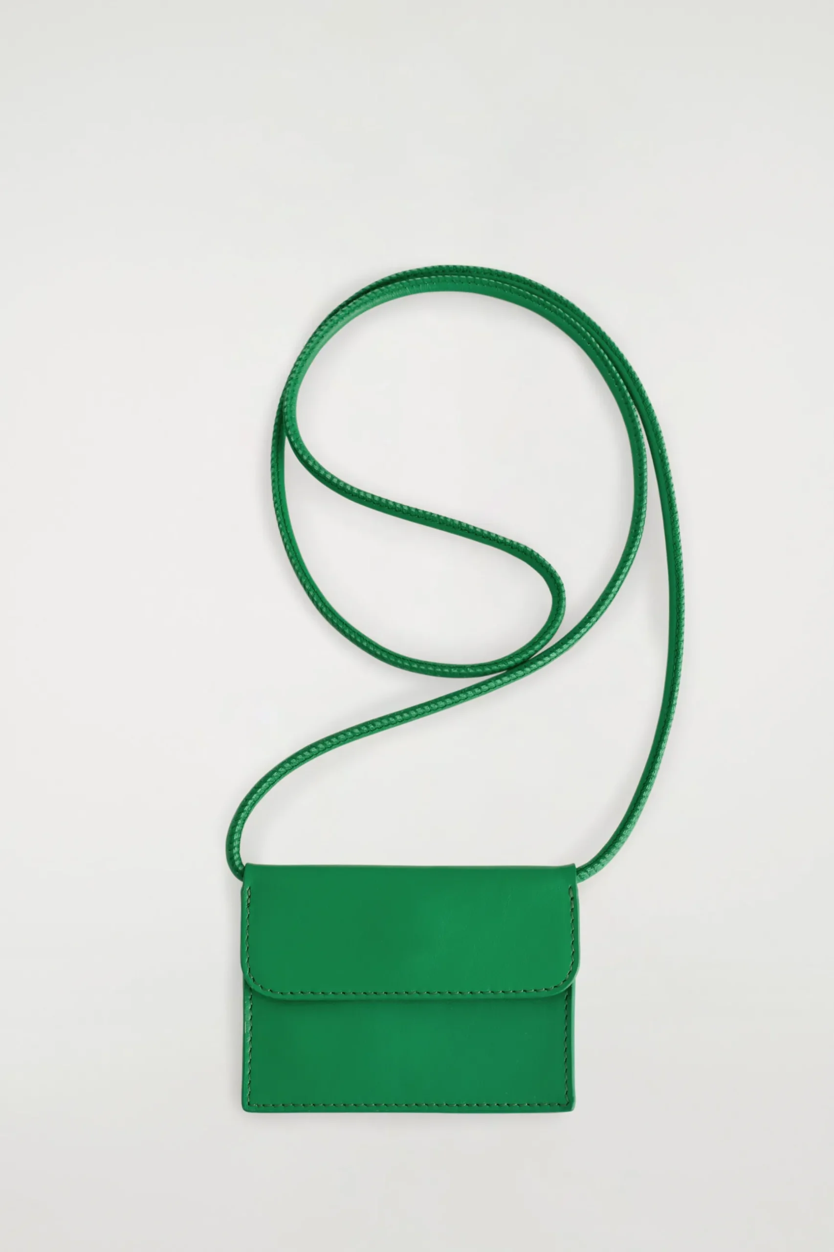 Fashion COS SKÓRZANE ETUI NA KARTY TYPU CROSSBODY Zielony