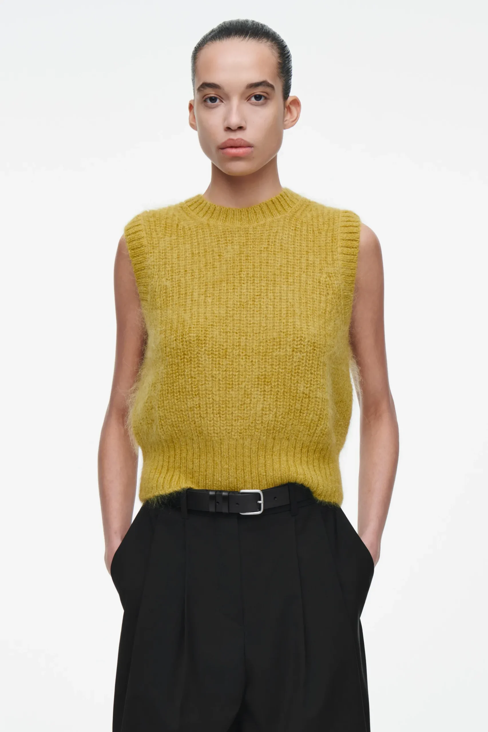 Best COS SWETER BEZ RĘKAWÓW Z MOHEREM