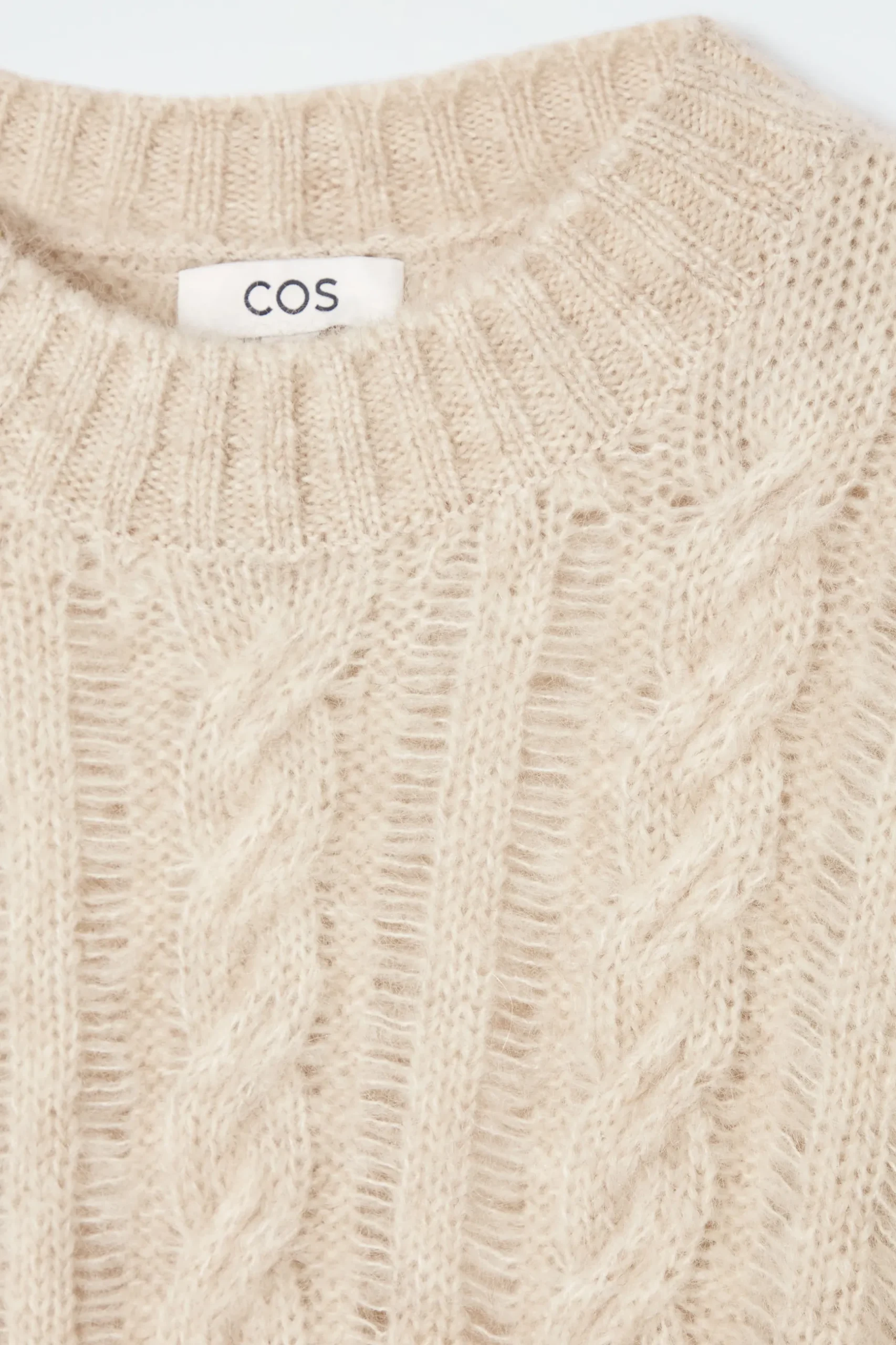 Clearance COS SWETER Z DZIANINY Z MOHEREM O WARKOCZOWYM SPLOCIE
