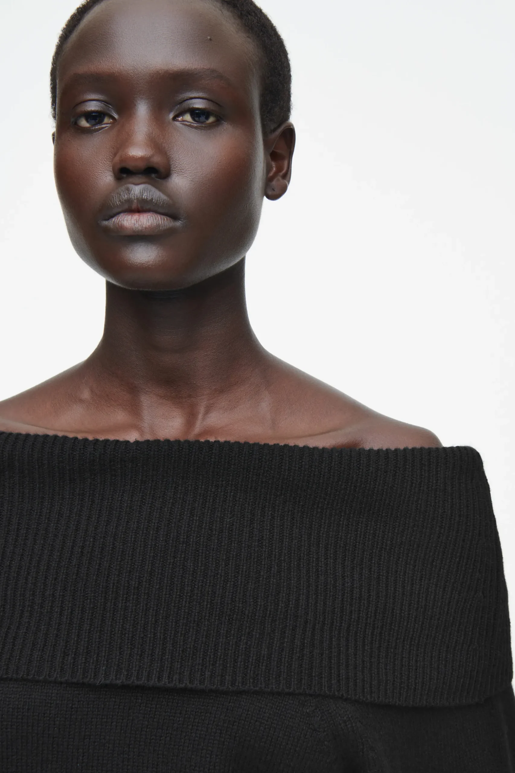 Online COS SWETER Z WEŁNY MERYNOSOWEJ ODSŁANIAJĄCY RAMIONA