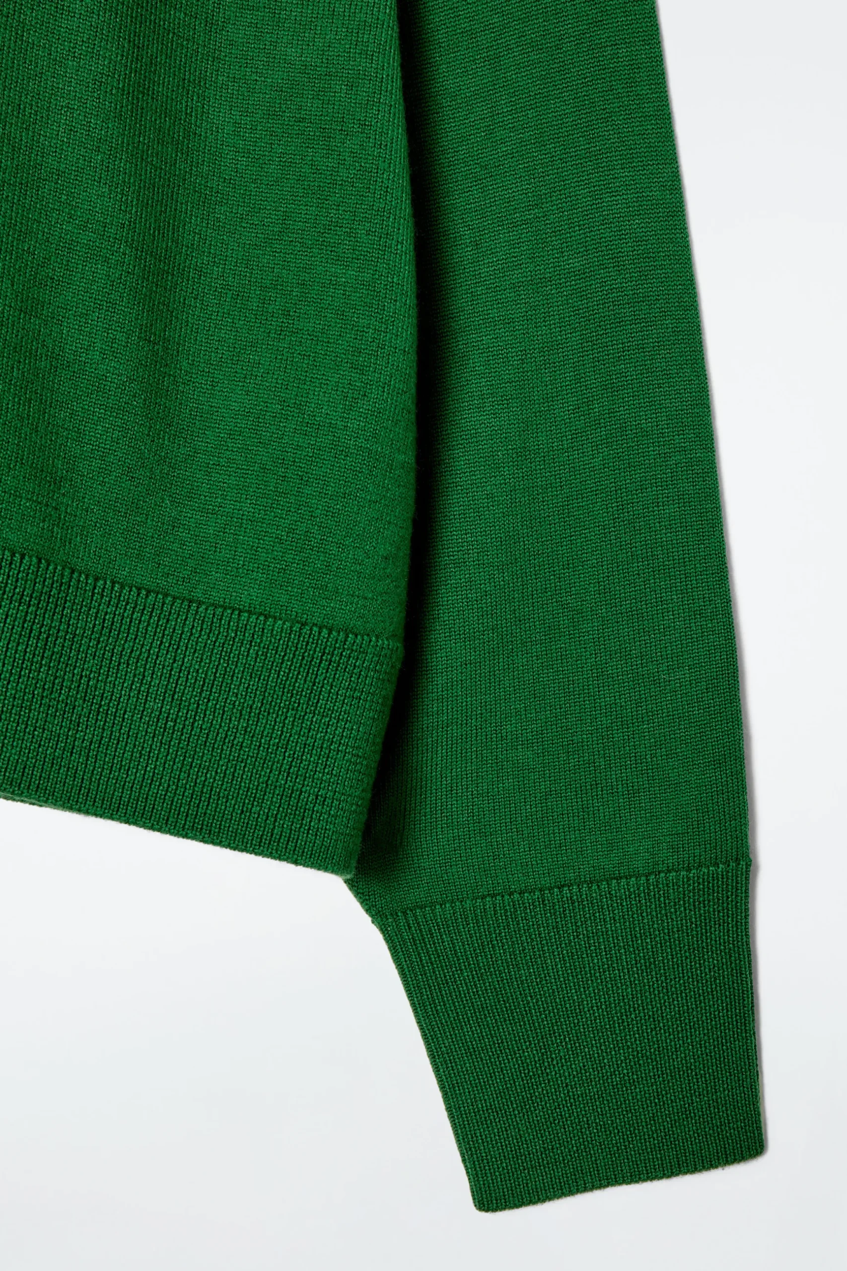 Sale COS SWETER Z WEŁNY MERYNOSOWEJ Z OKRĄGŁYM DEKOLTEM