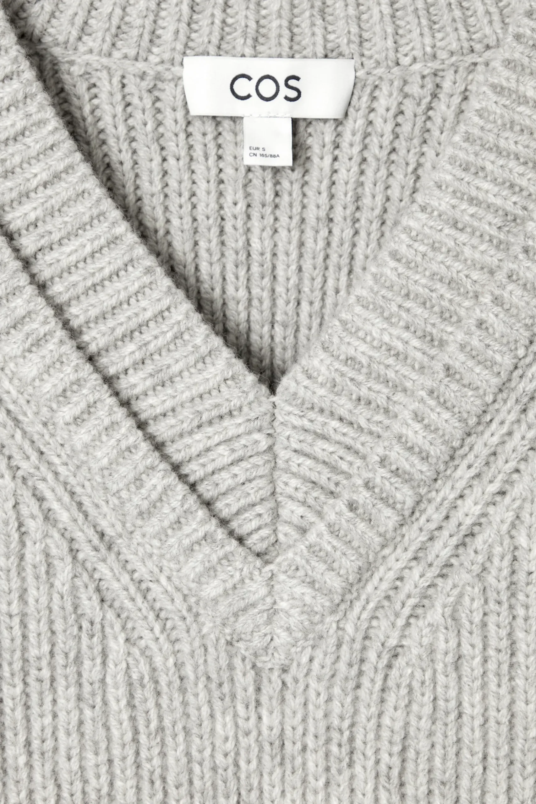 Online COS SWETER Z WEŁNY MERYNOSOWEJ Z DEKOLTEM W SEREK