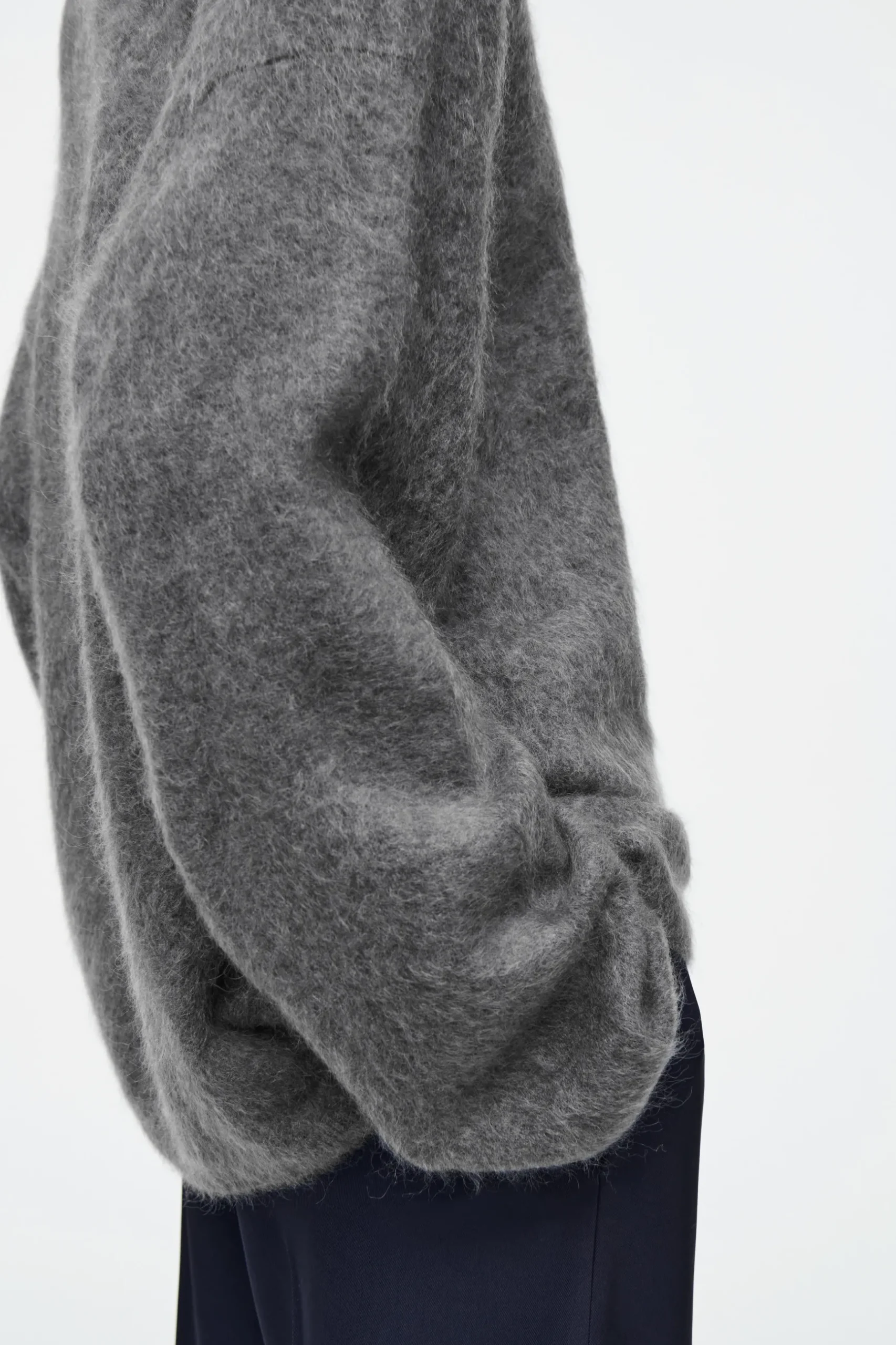 Best COS SWETER ZE SZCZOTKOWANEGO KASZMIRU Z PÓŁGOLFEM
