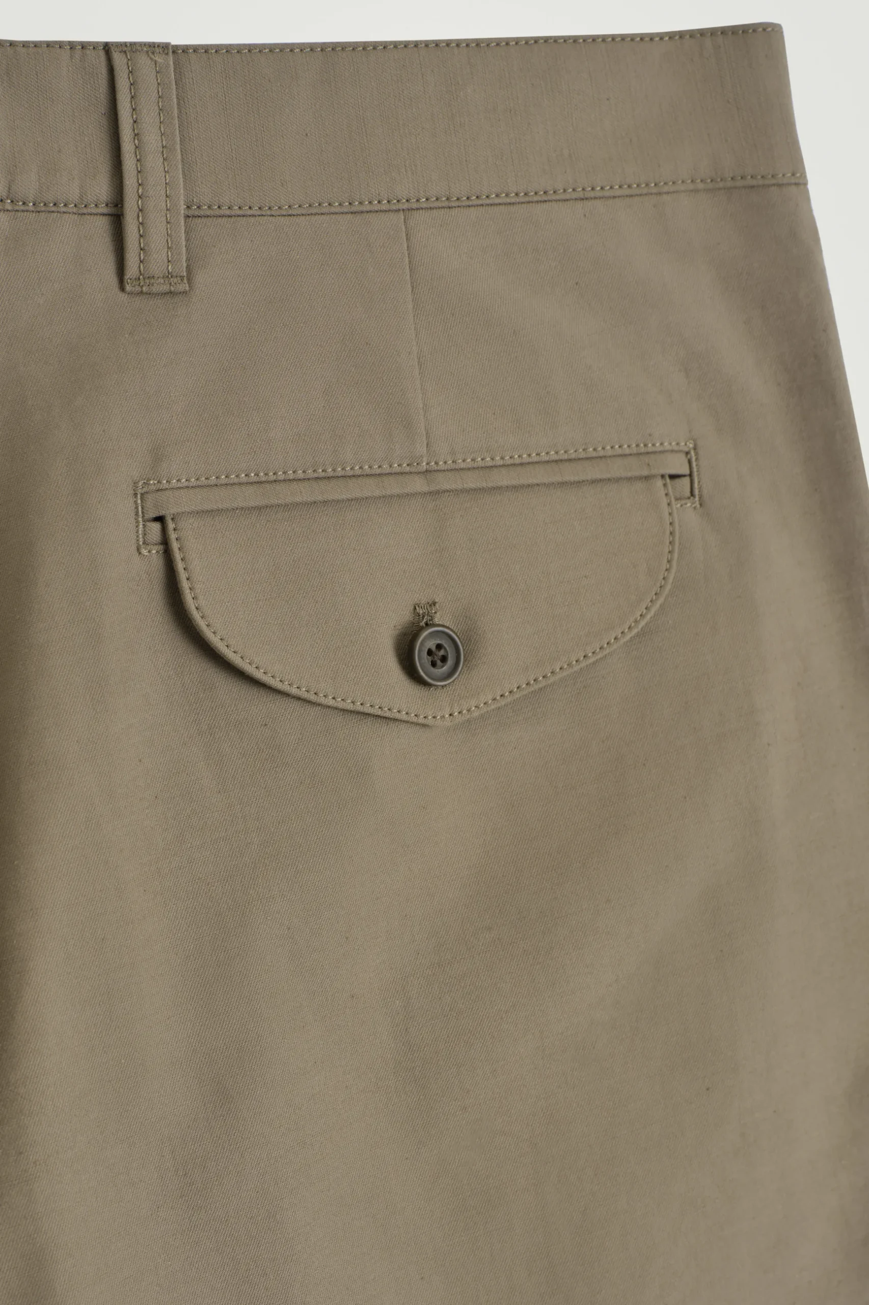 Clearance COS SZORTY CHINO Z BAWEŁNY O SKOŚNYM SPLOCIE Ciemnyszarobrązowy
