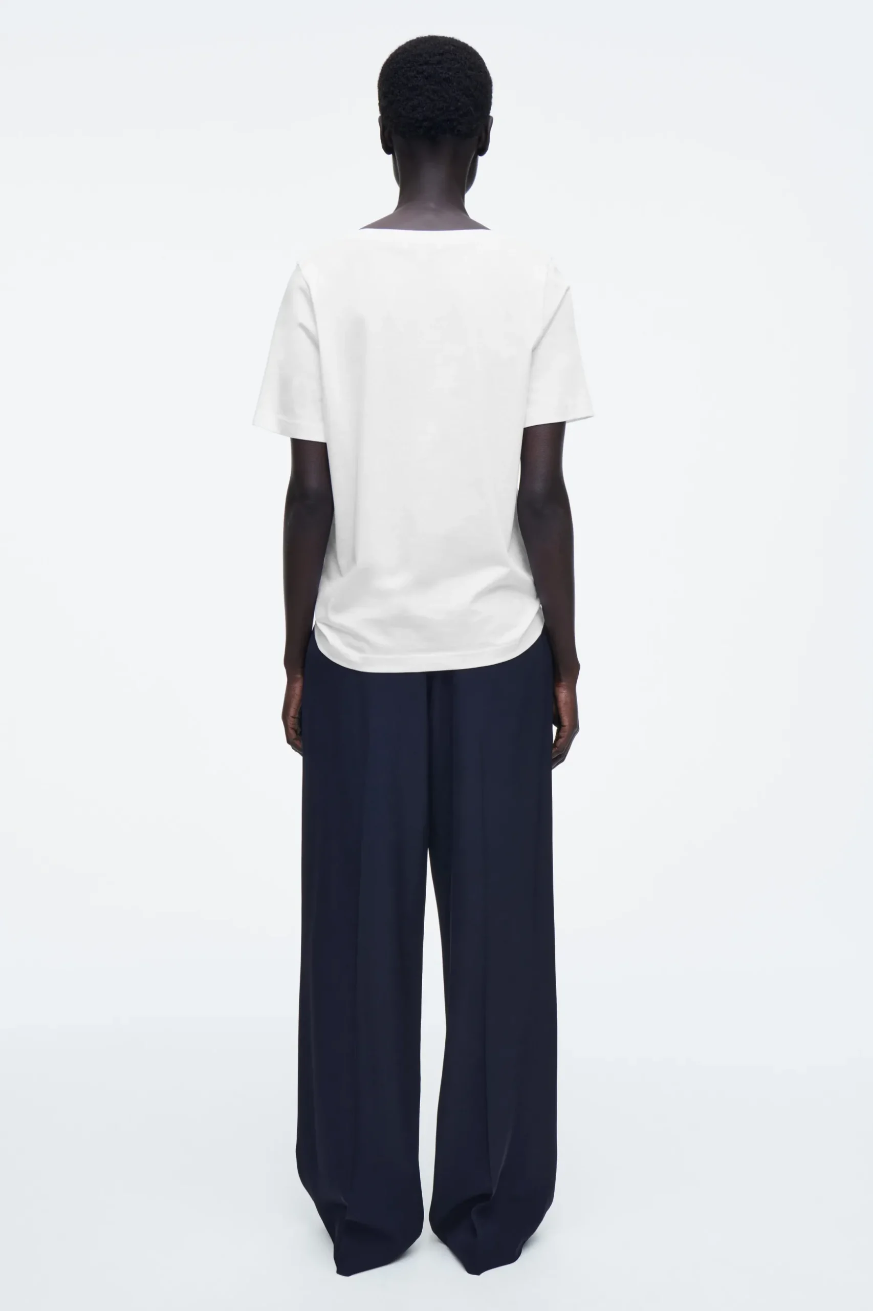 Online COS T-SHIRT 24/7 Z DEKOLTEM W SEREK – REGULAR FIT