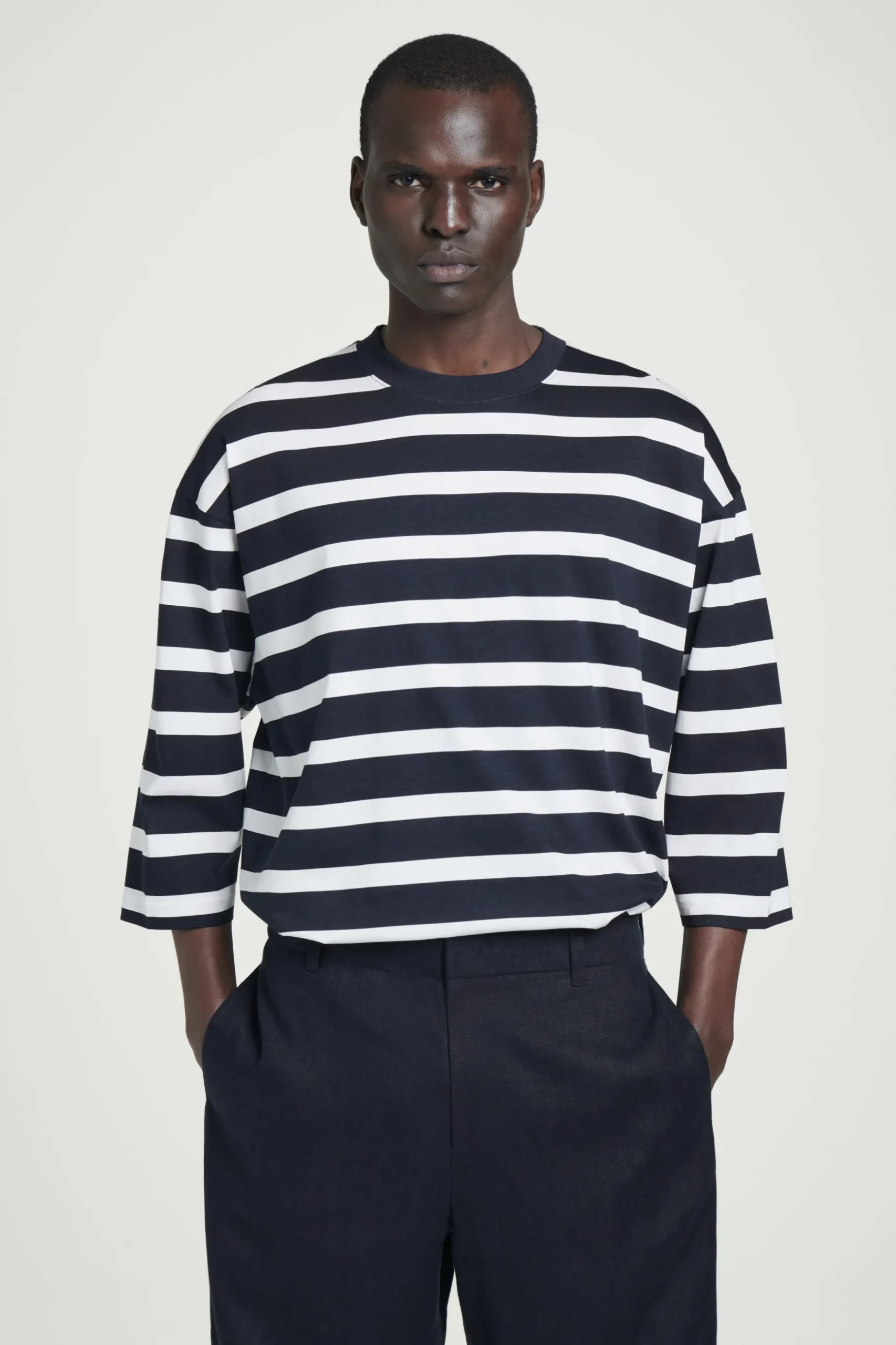 Online COS T-SHIRT OVERSIZE Z RĘKAWEM 3/4