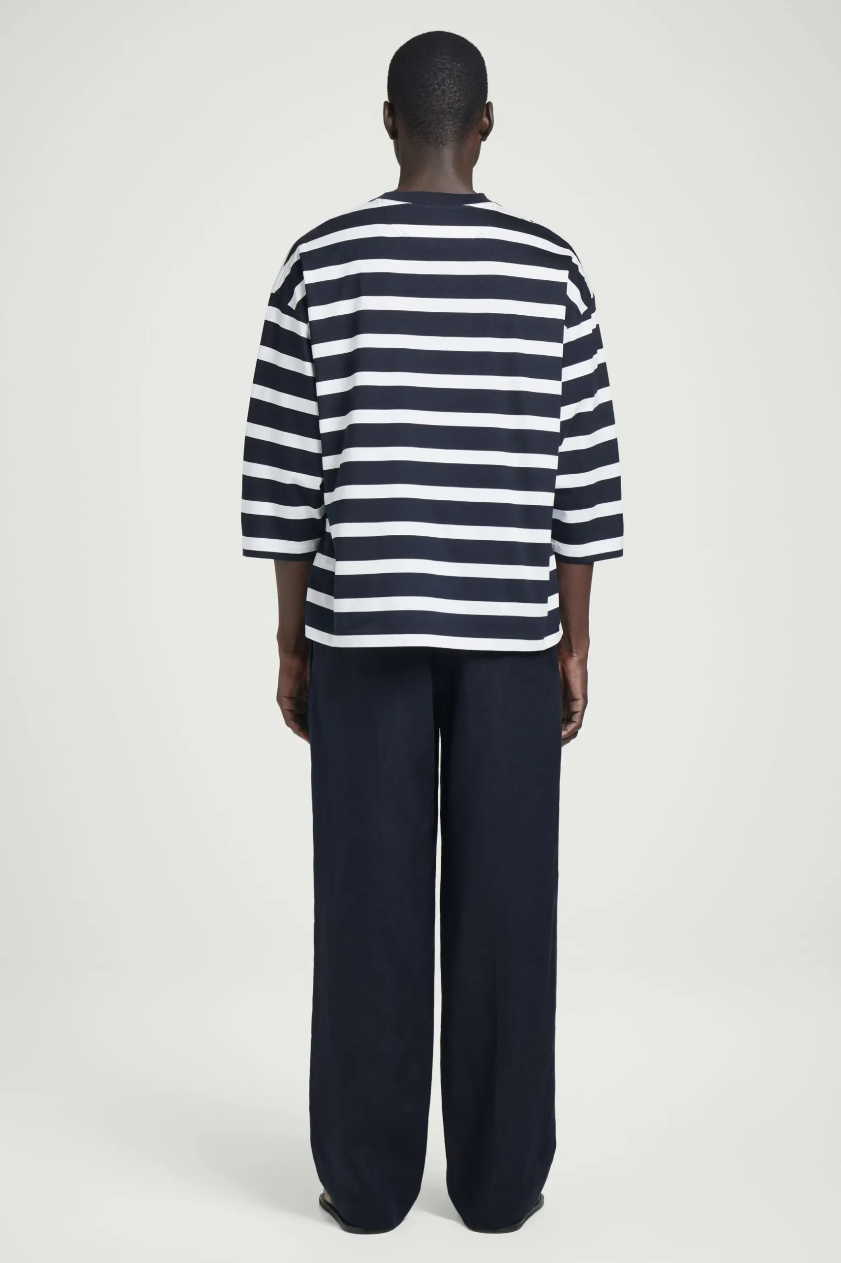 Online COS T-SHIRT OVERSIZE Z RĘKAWEM 3/4