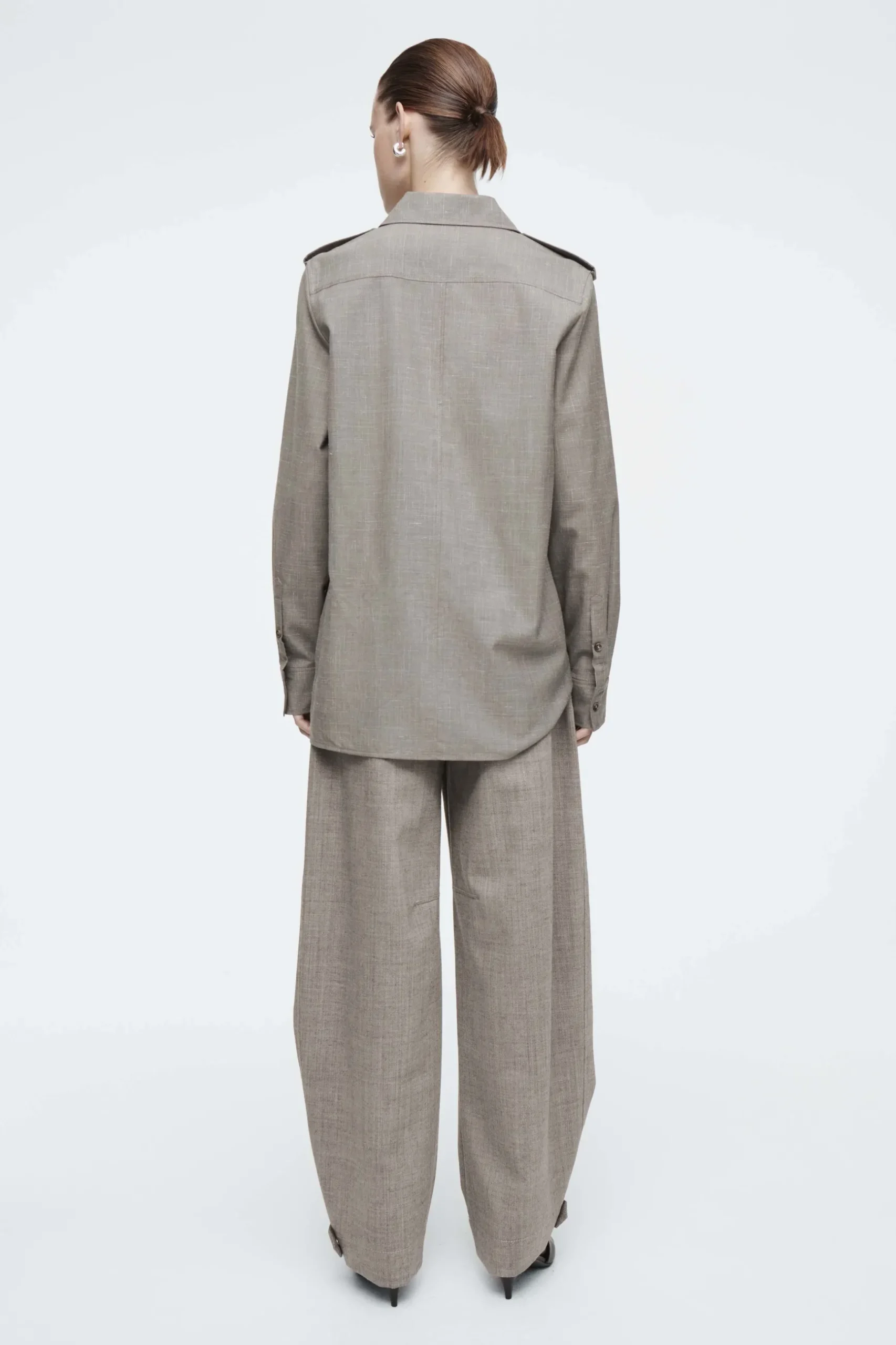 Fashion COS WEŁNIANA KOSZULA Z PAGONAMI – REGULAR FIT