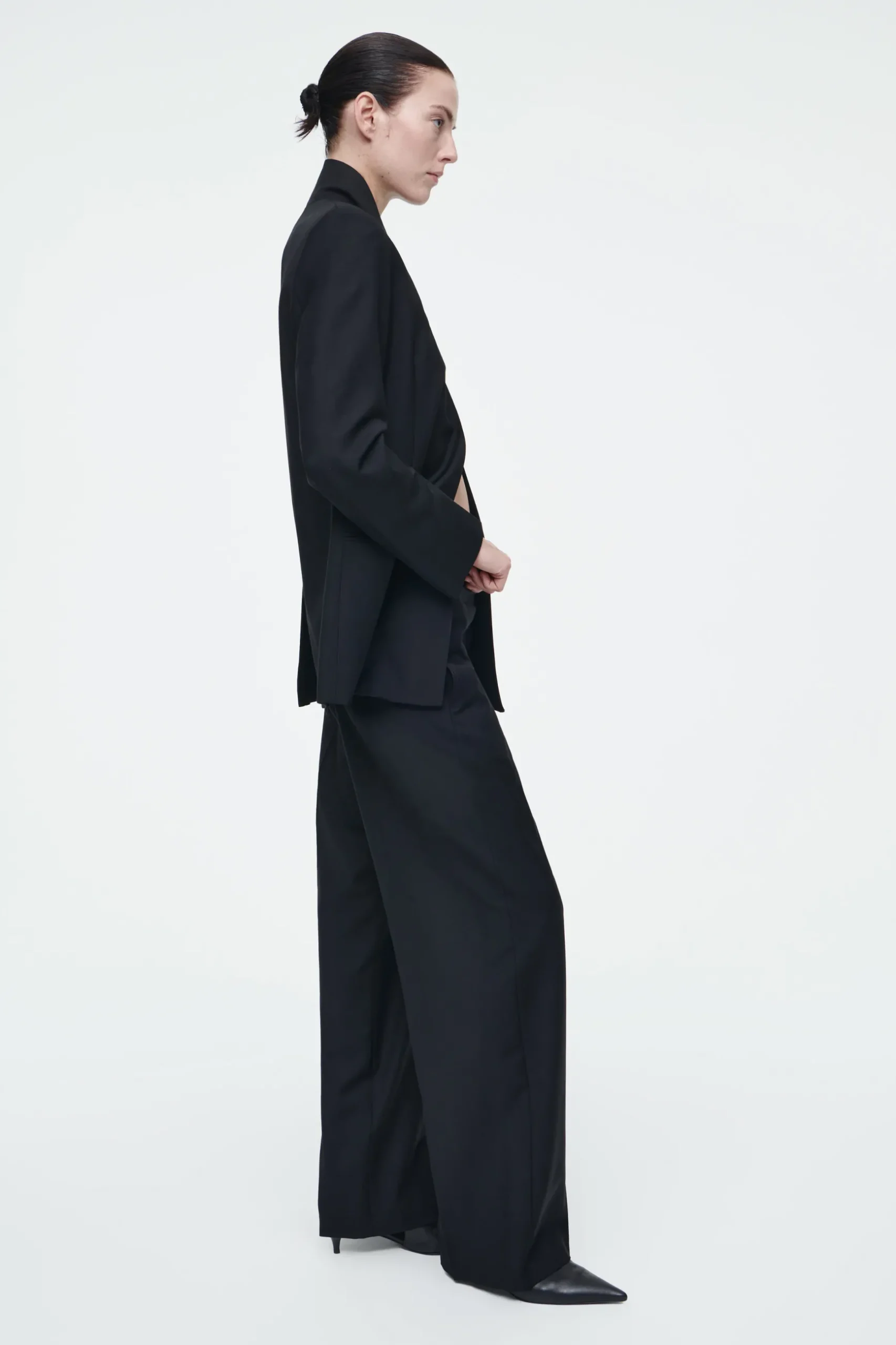 Clearance COS WEŁNIANE SPODNIE TYPU BARREL – RELAXED FIT