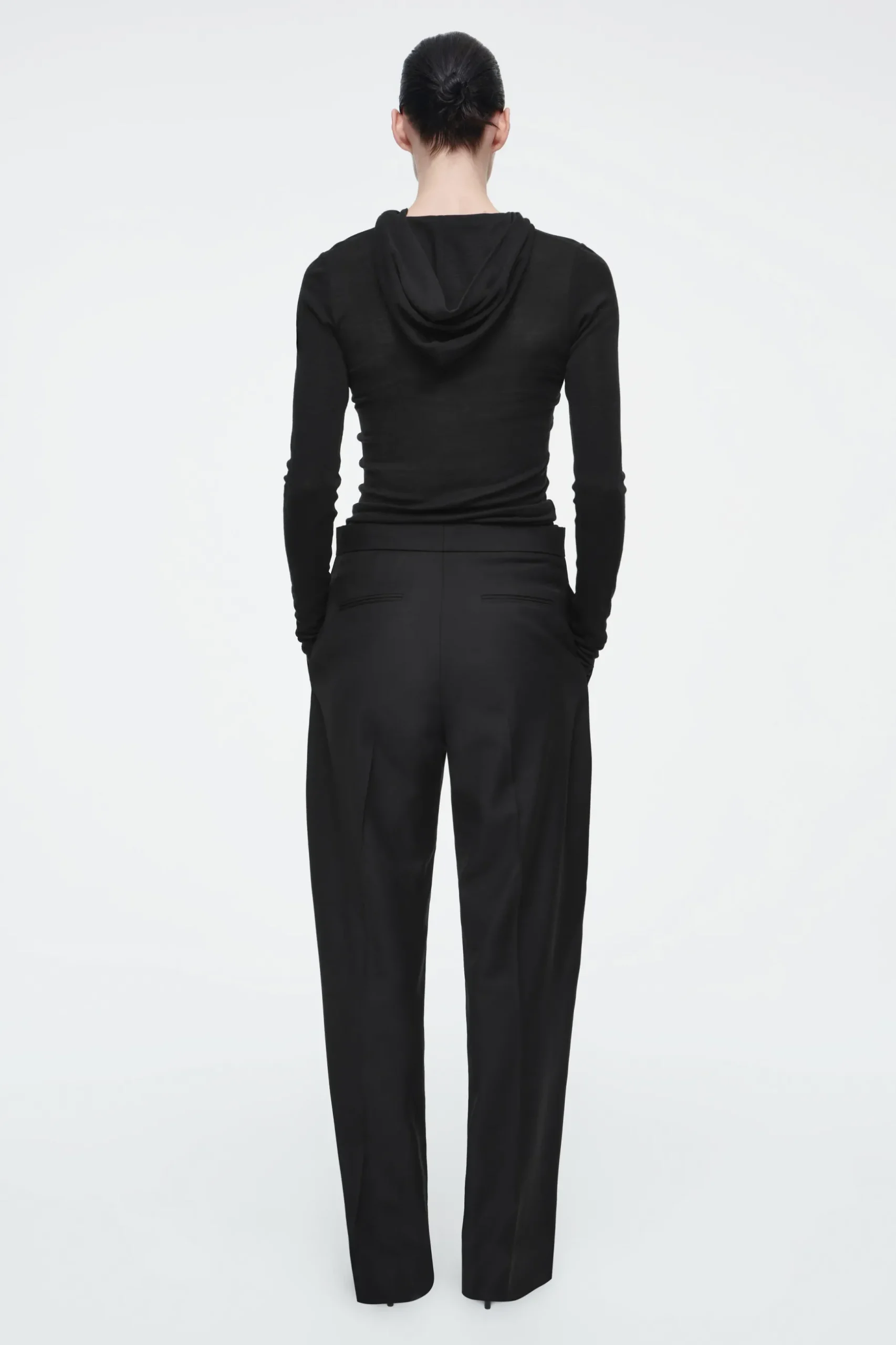 Clearance COS WEŁNIANE SPODNIE TYPU BARREL – RELAXED FIT