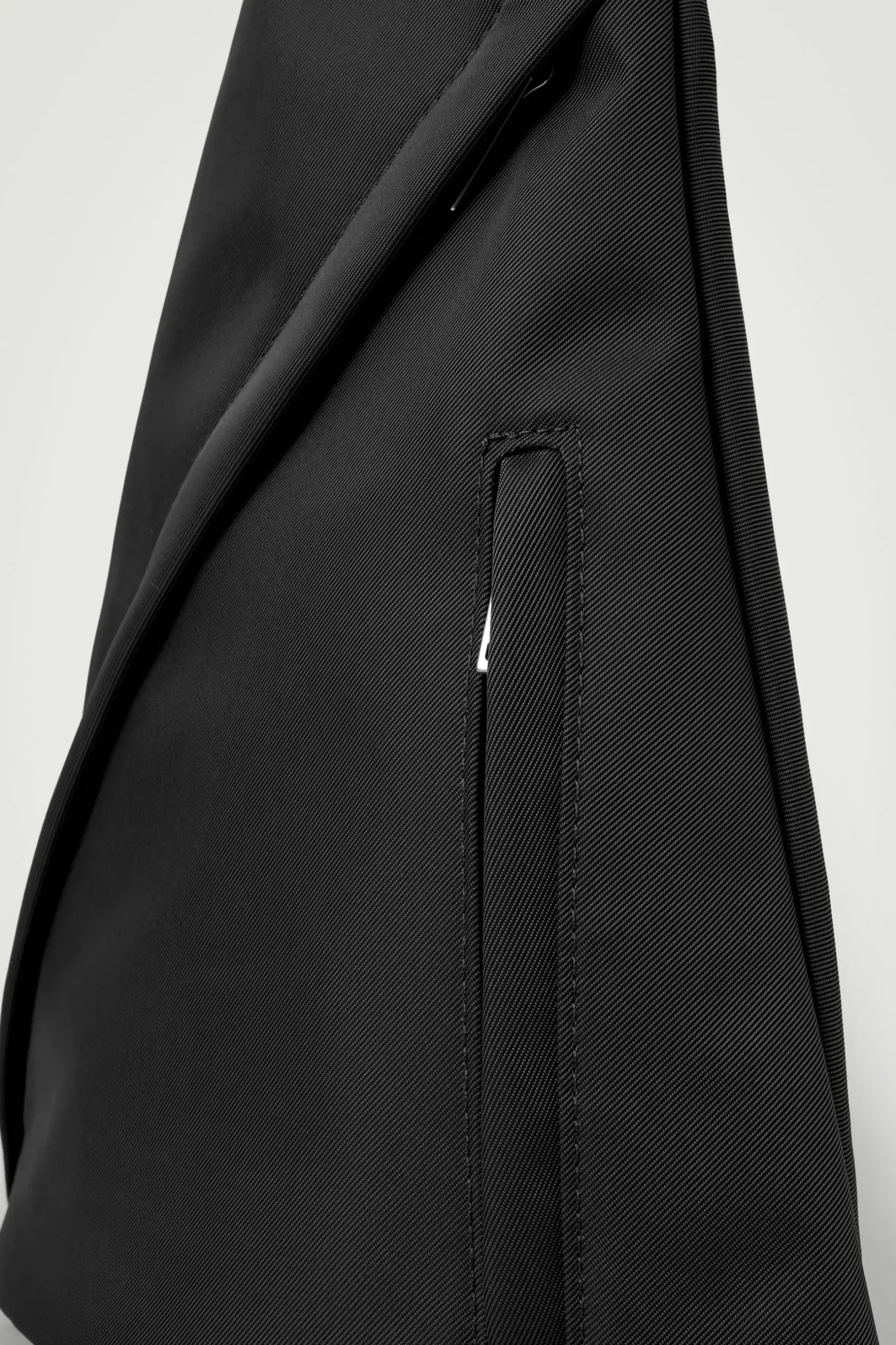 Online COS WODOODPORNA TORBA „SLING” TYPU CROSSBODY Z NYLONEM