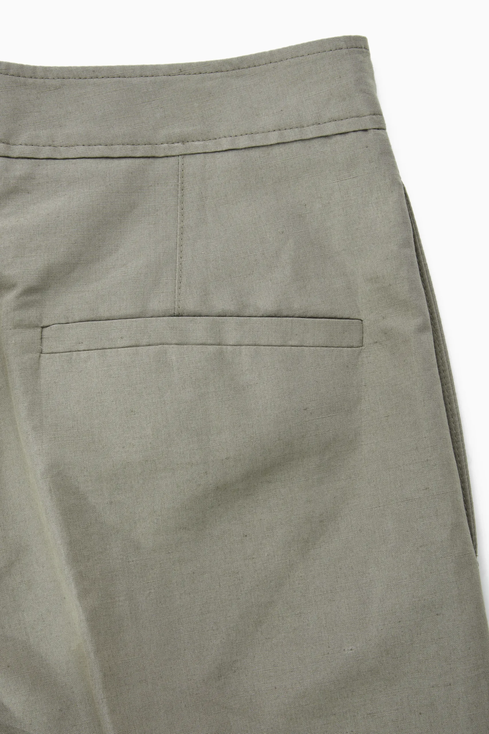 Fashion COS ZWĘŻANE SPODNIE CHINOS Z LNEM – REGULAR FIT