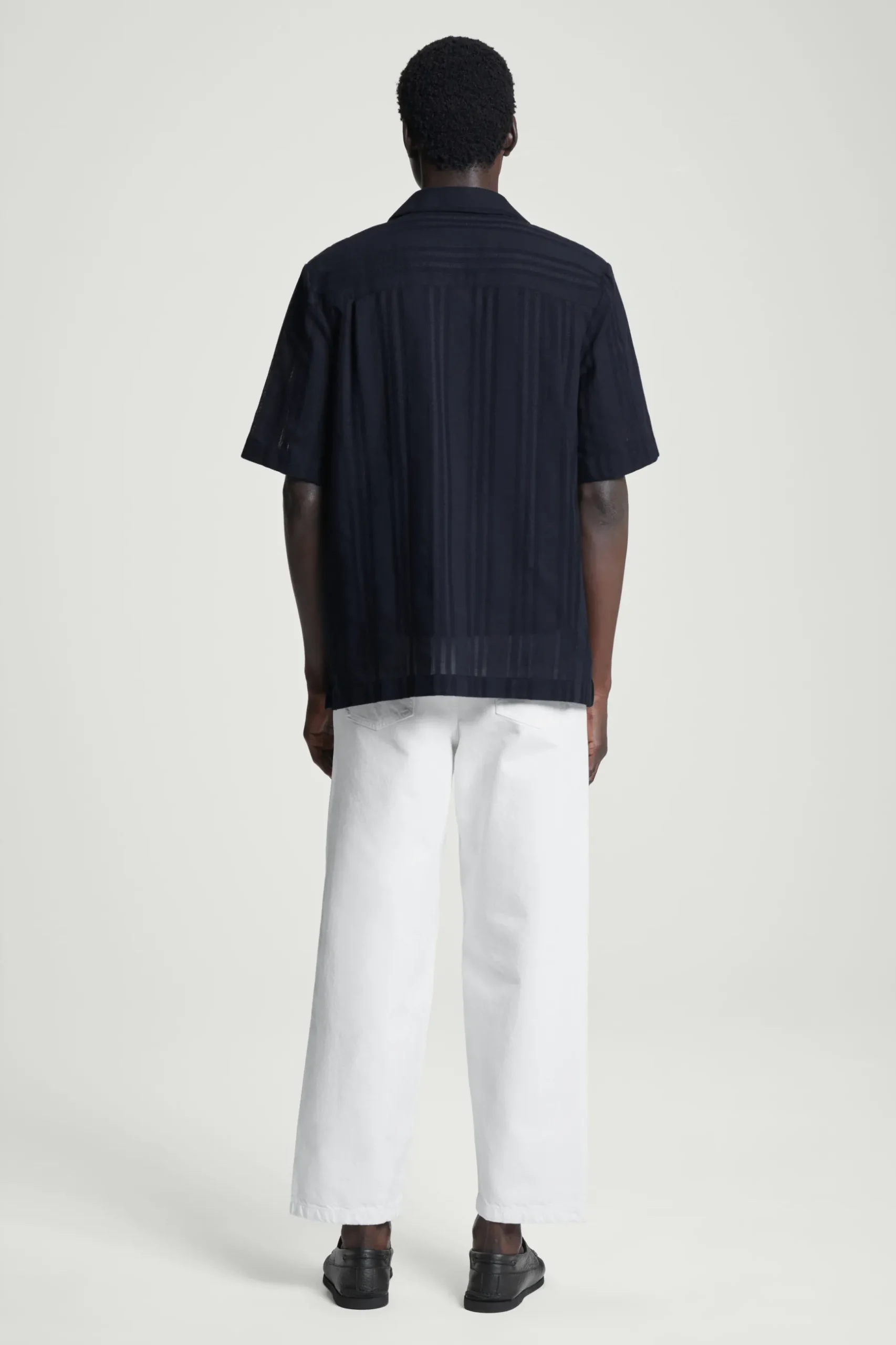 Sale COS ŻAKARDOWA KOSZULA Z KRÓTKIM RĘKAWEM – RELAXED FIT Granatowy