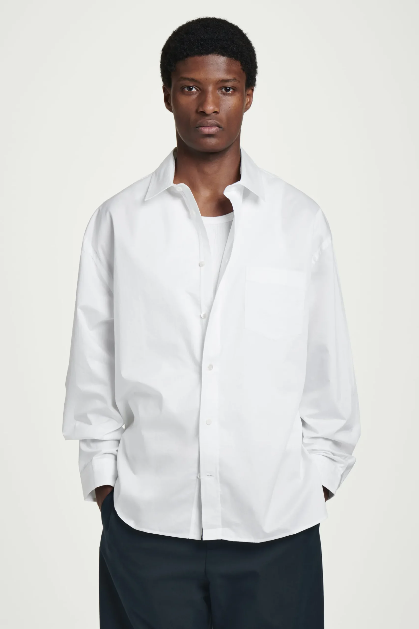 Hot COS BAWEŁNIANA KOSZULA OXFORD O KROJU OVERSIZE Biały